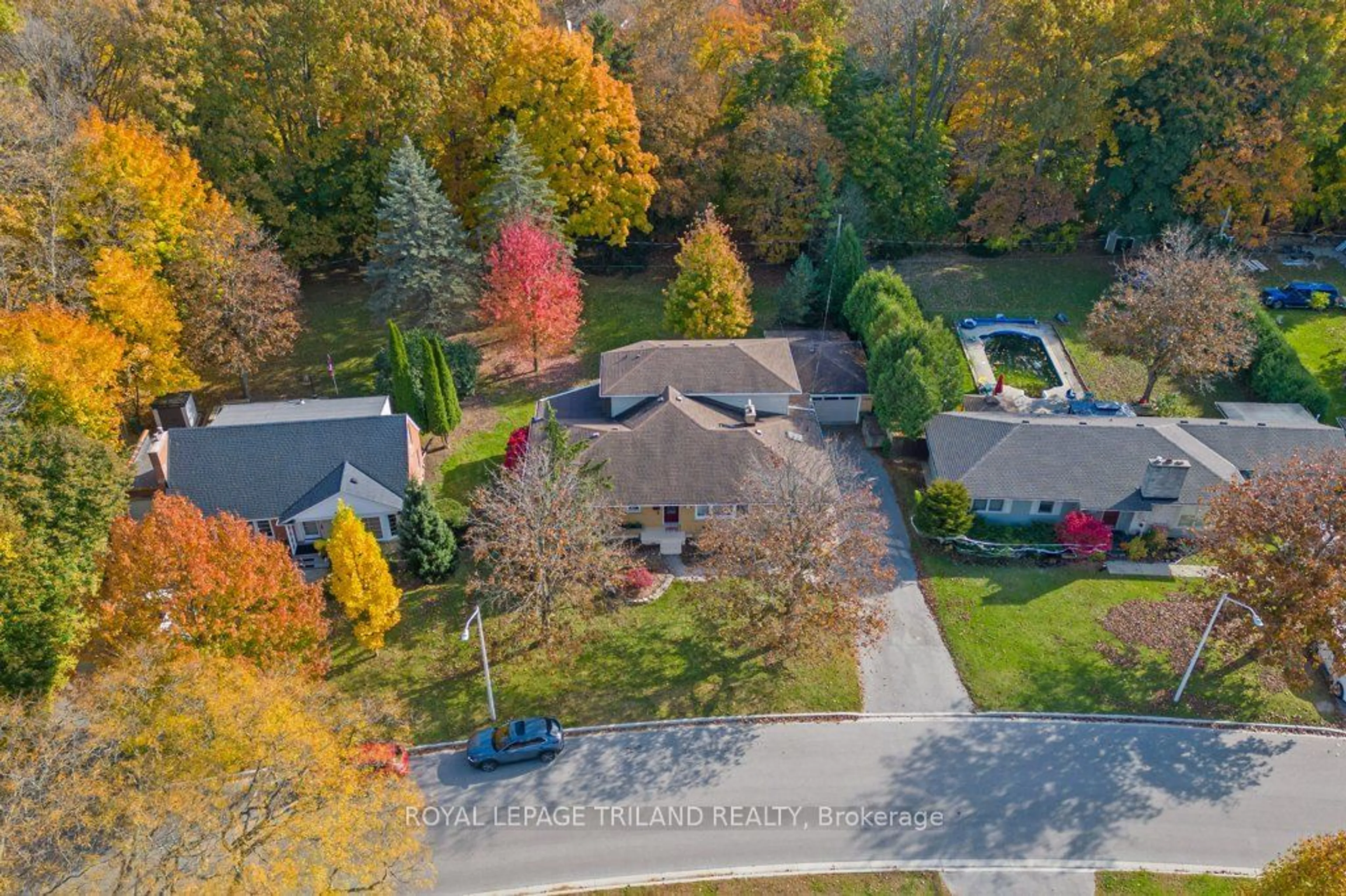 A pic from exterior of the house or condo, the street view for 75 Mandeville Rd, St. Thomas Ontario N5R 4H9