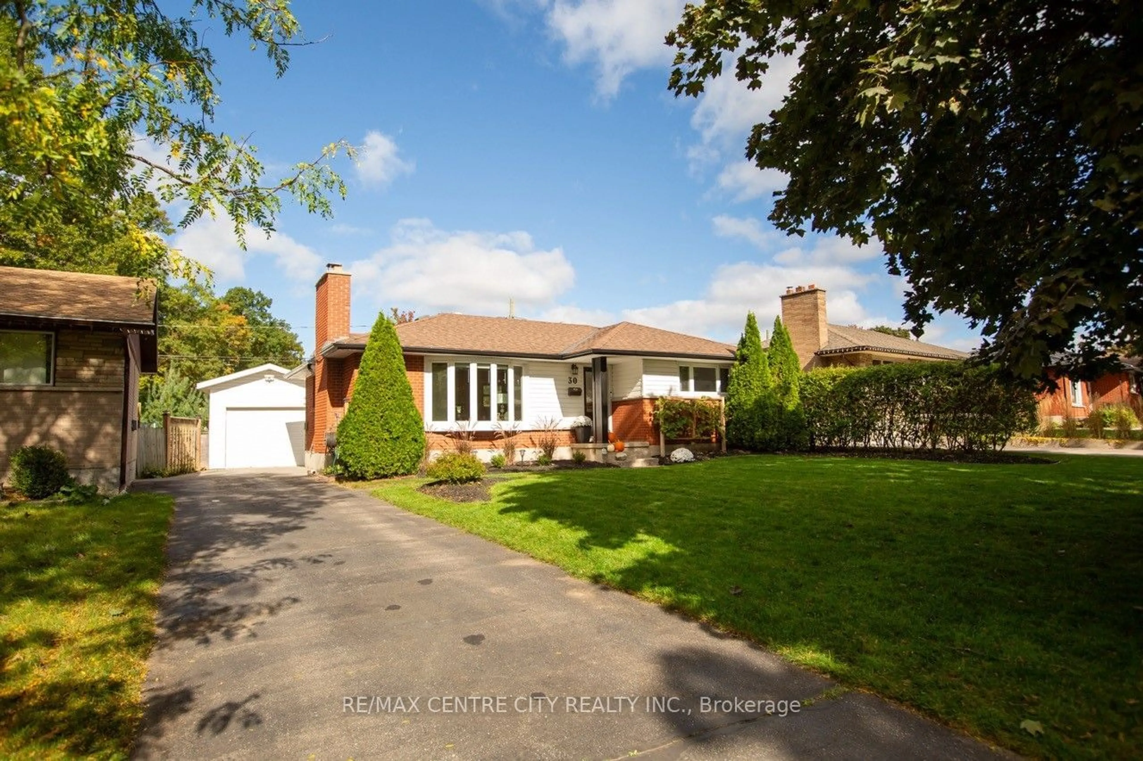 Frontside or backside of a home, the street view for 30 Algonquin Cres, London Ontario N5W 1N4