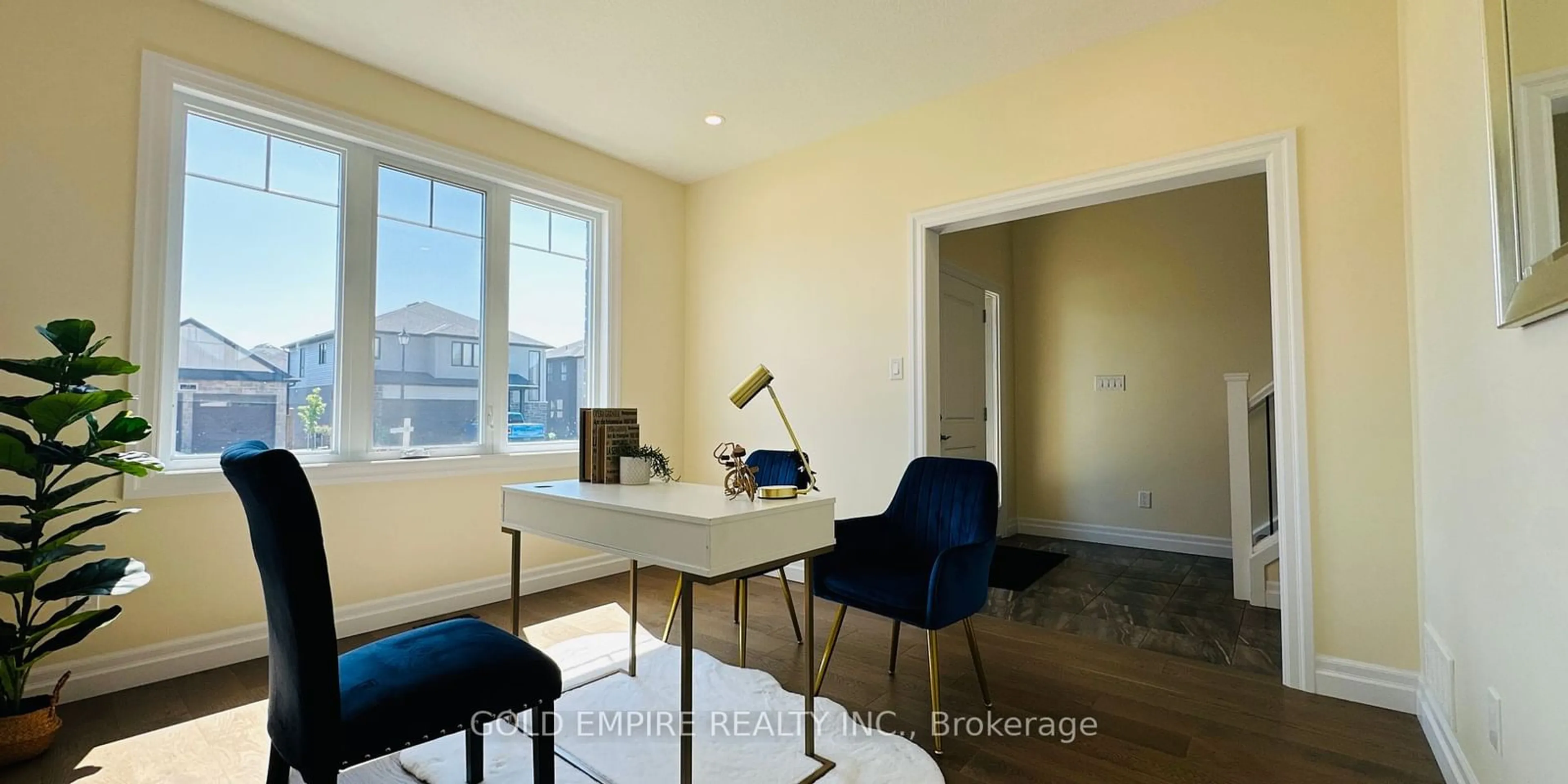 A pic of a room, wood floors for 74 Royal Cres, Southwold Ontario N5P 3T2