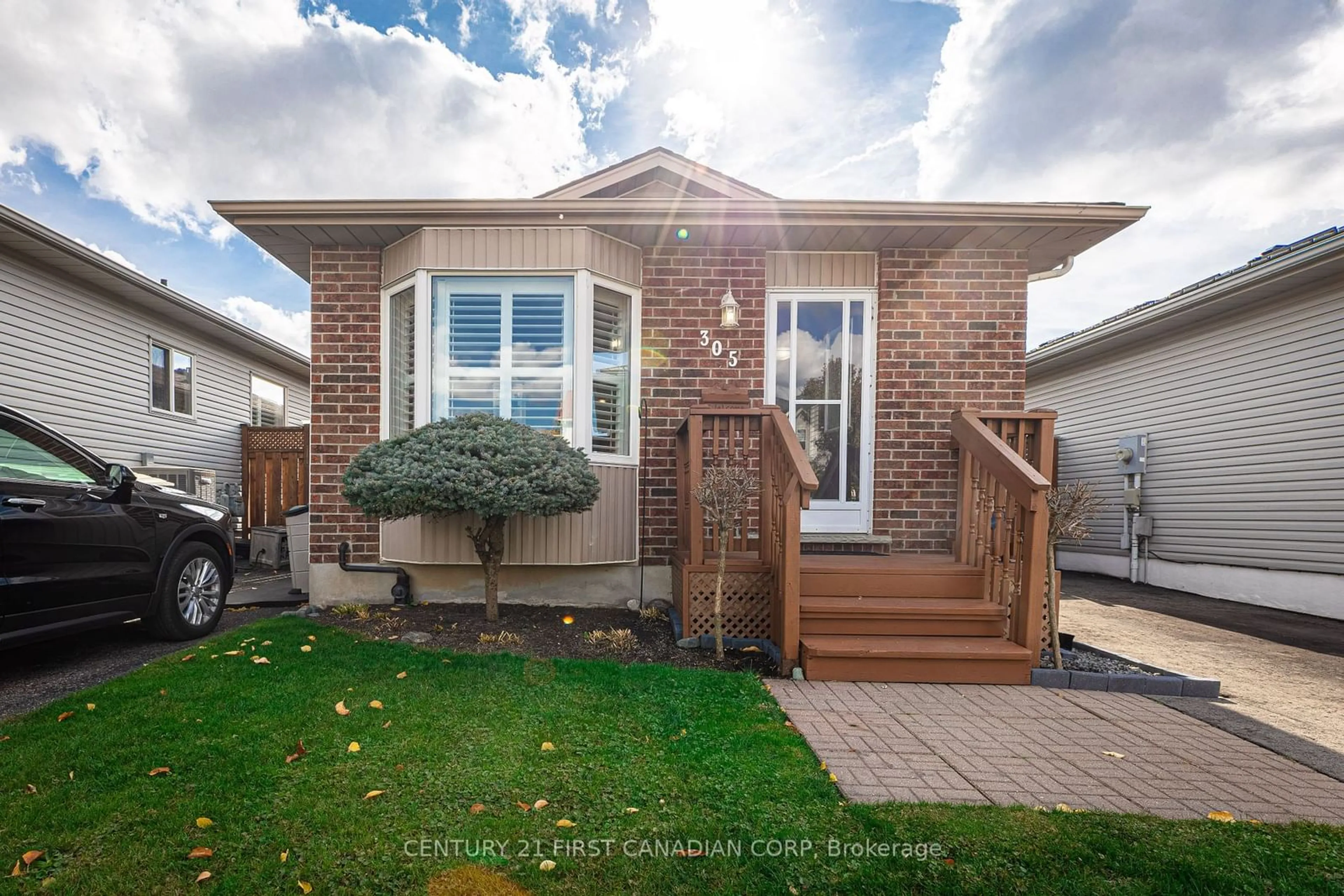 Frontside or backside of a home, cottage for 305 Simpson Cres, London Ontario N5V 5E1