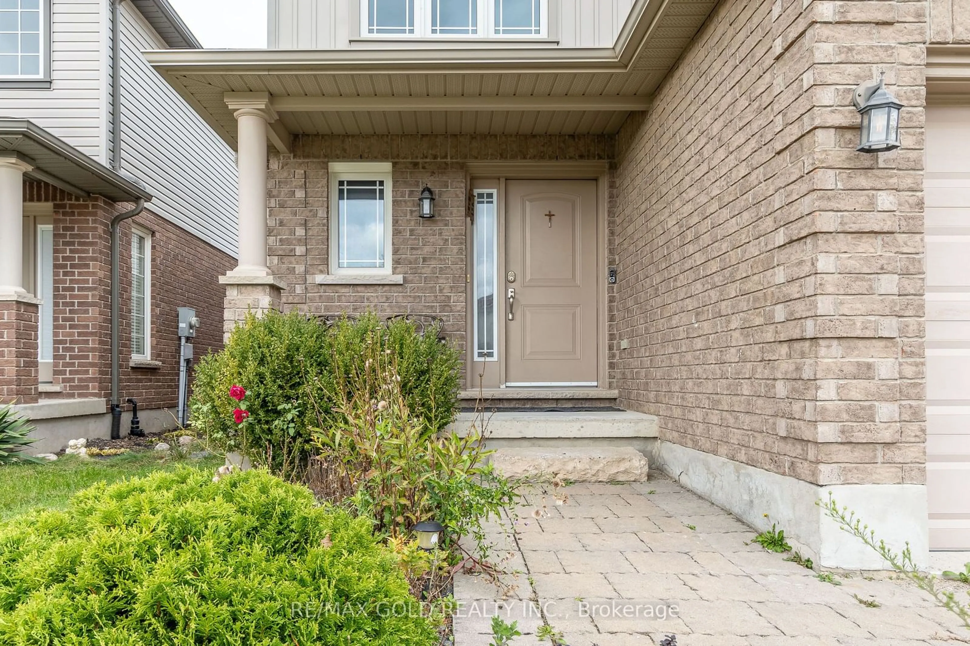 Home with brick exterior material for 712 BLACKACRES Blvd, London Ontario N6G 0J1