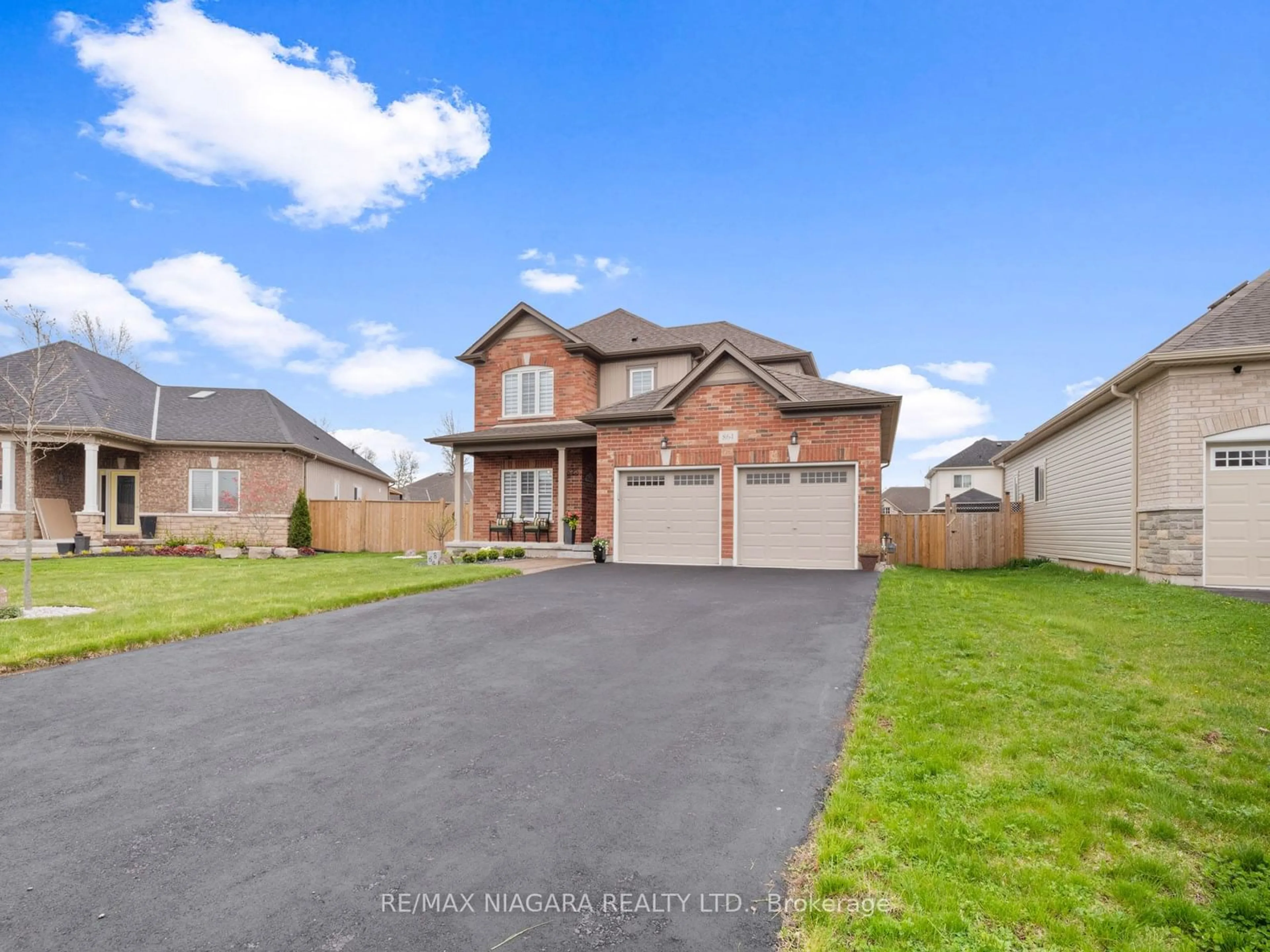 Frontside or backside of a home, the street view for 864 Burwell St, Fort Erie Ontario L2A 0E2