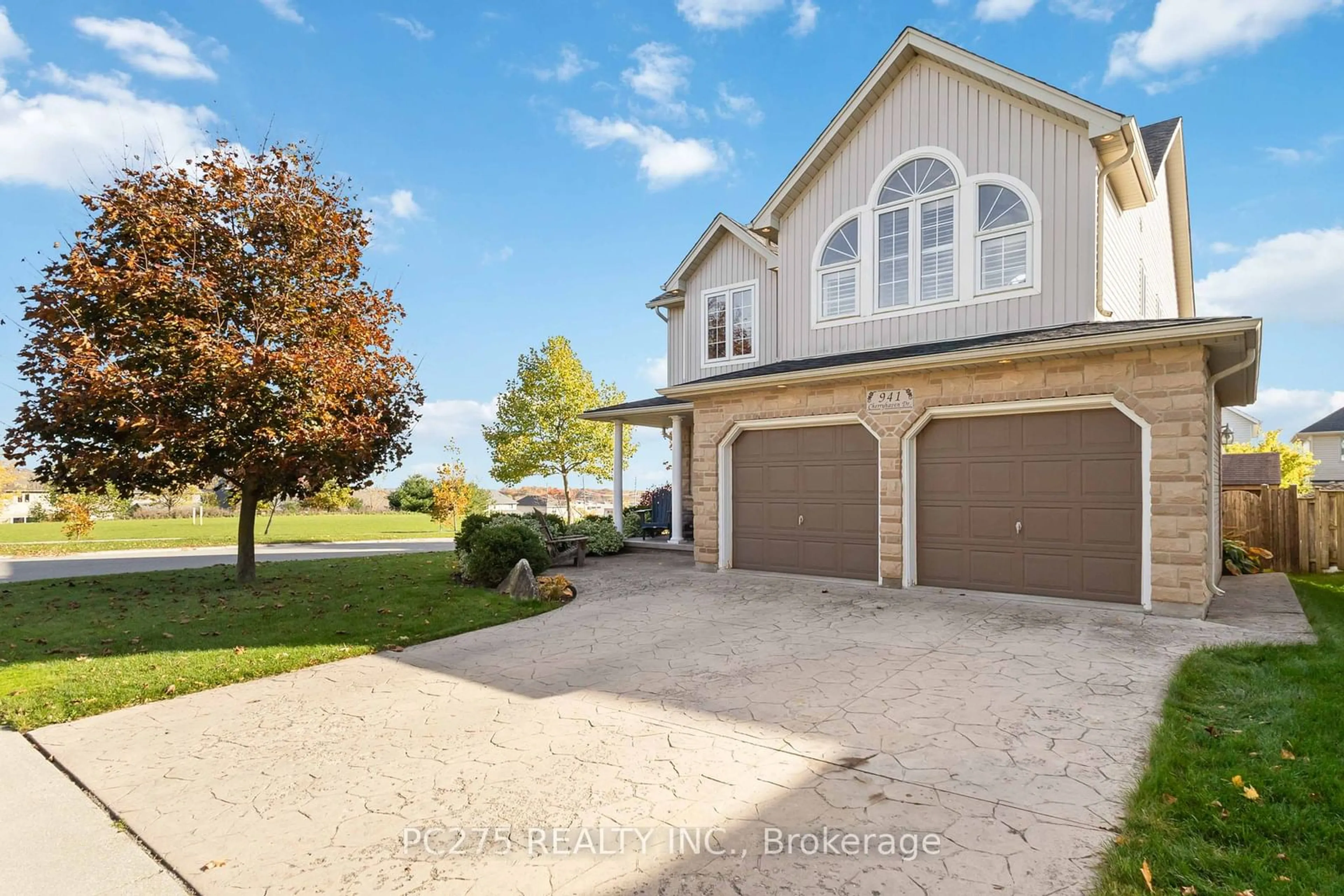 Frontside or backside of a home, cottage for 941 Cherryhaven Dr, London Ontario N6K 5B1