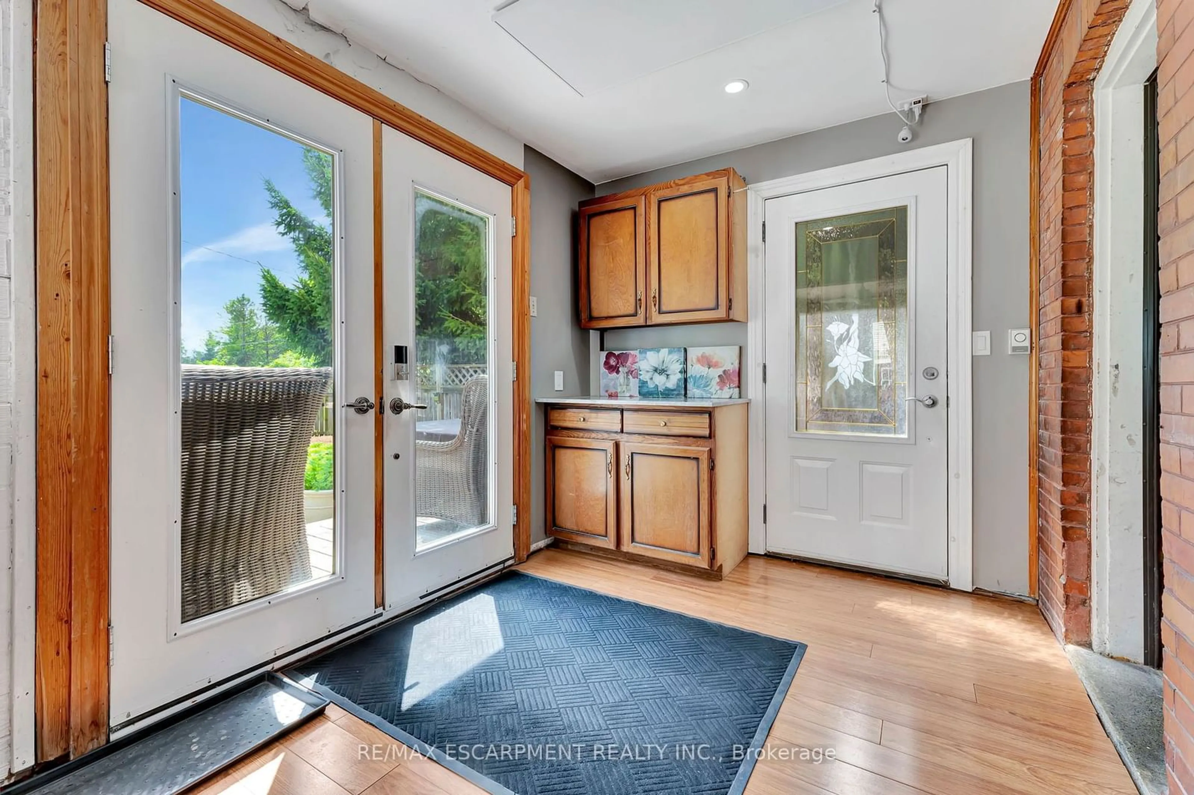 Indoor entryway, wood floors for 2038 Governors Rd, Hamilton Ontario L0R 1J0