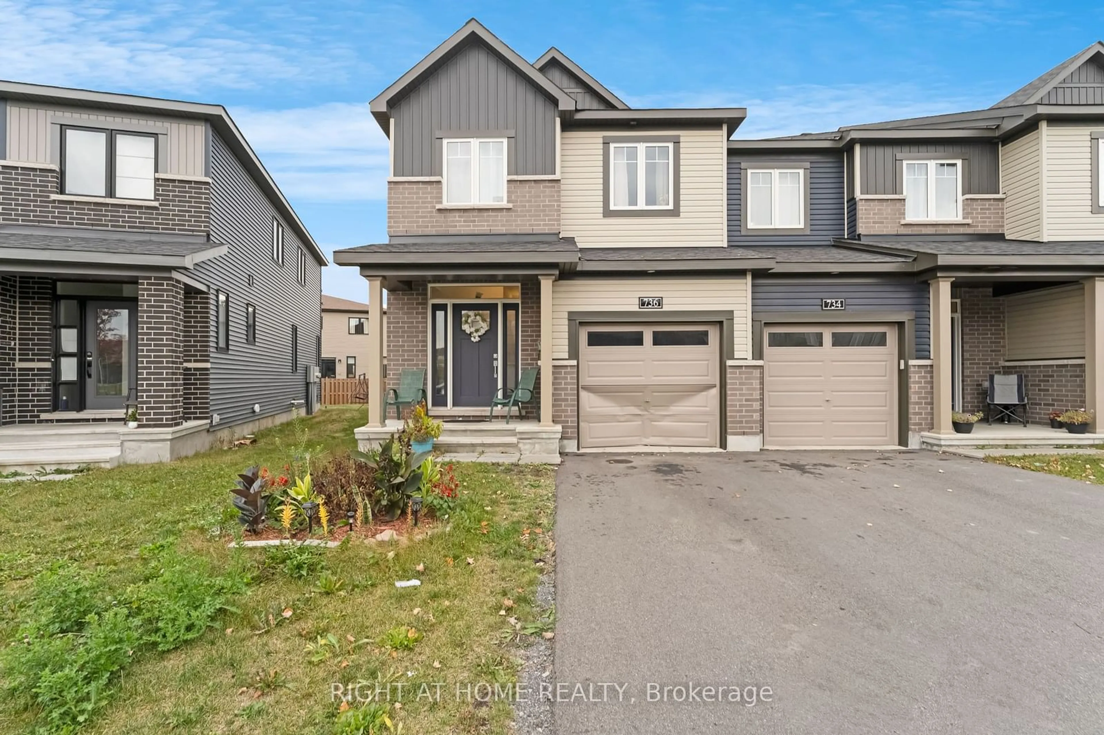 Frontside or backside of a home, the street view for 736 Sebastian St, Orleans - Cumberland and Area Ontario K4A 5L1