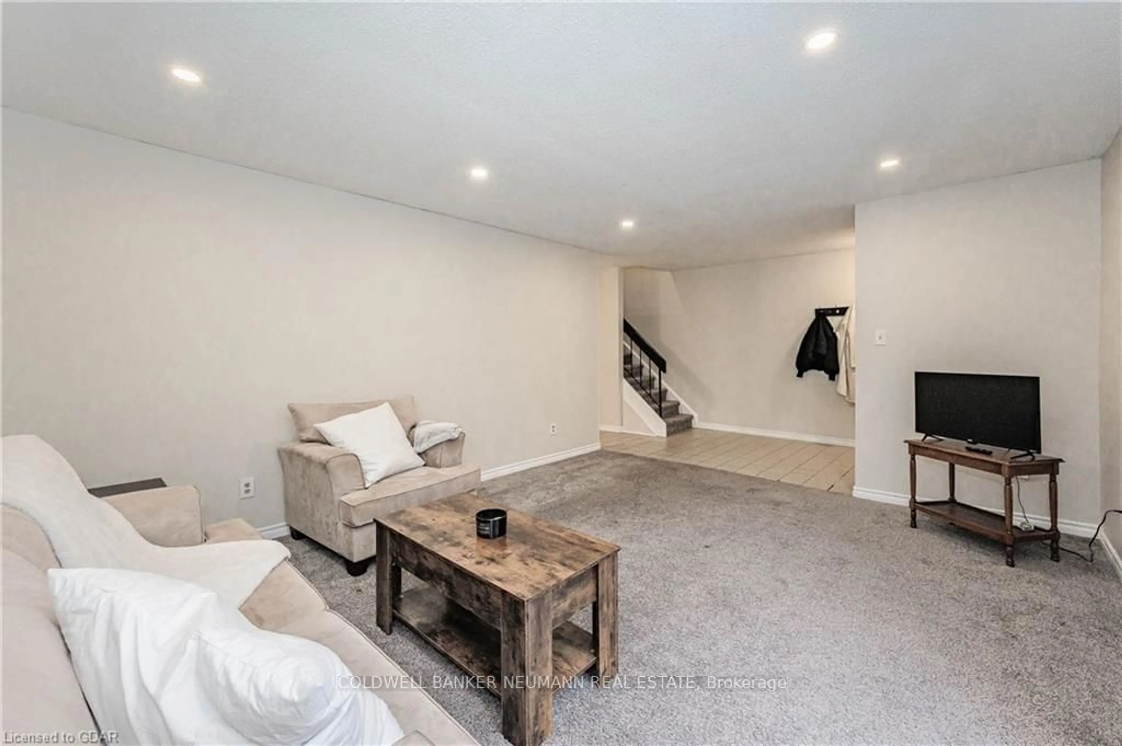 Living room, carpet floors for 125 Janefield Ave #7, Guelph Ontario N1G 2L4