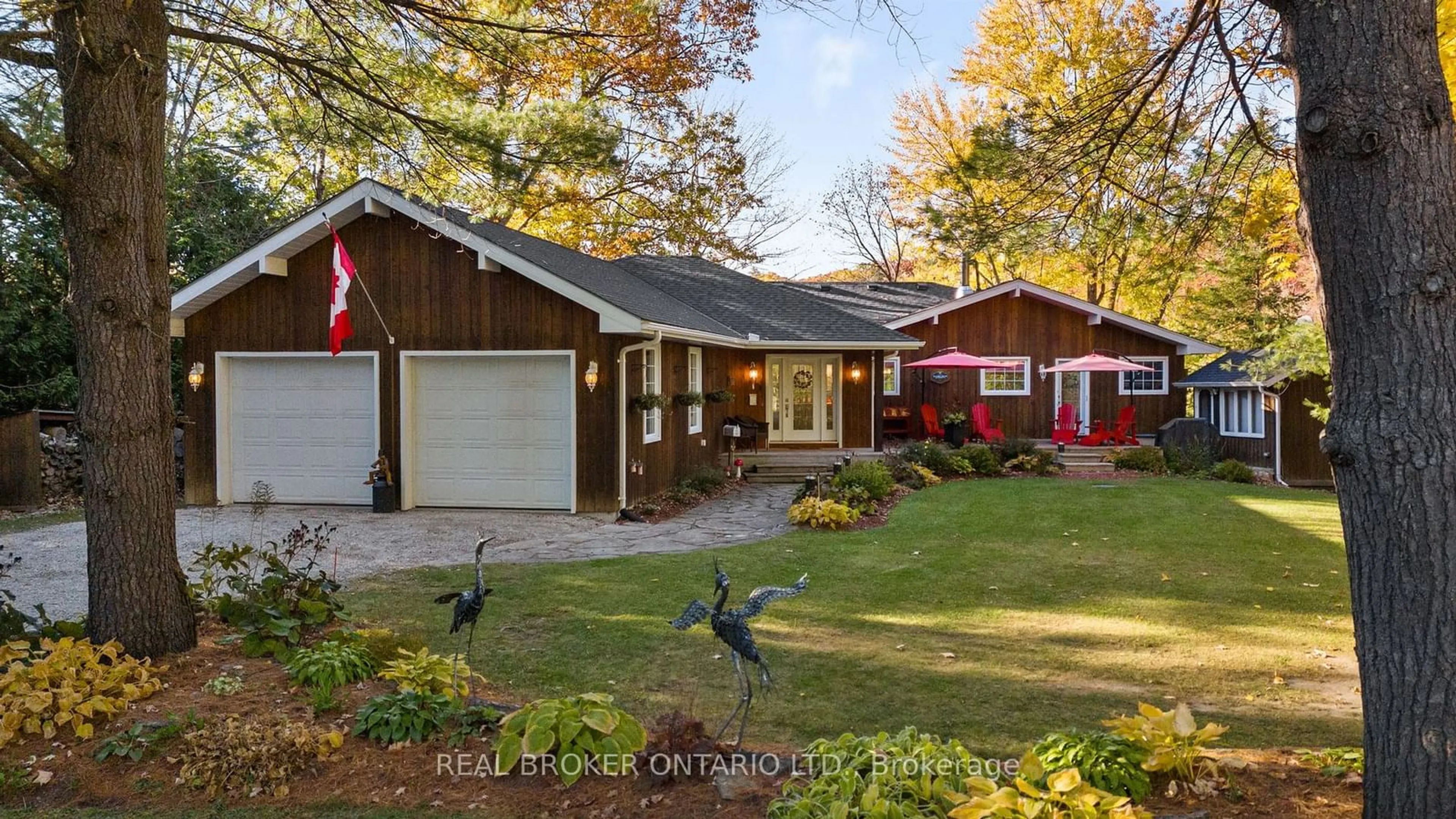 Frontside or backside of a home, cottage for 1093 Laidlaw Ave, Gravenhurst Ontario L0K 2B0