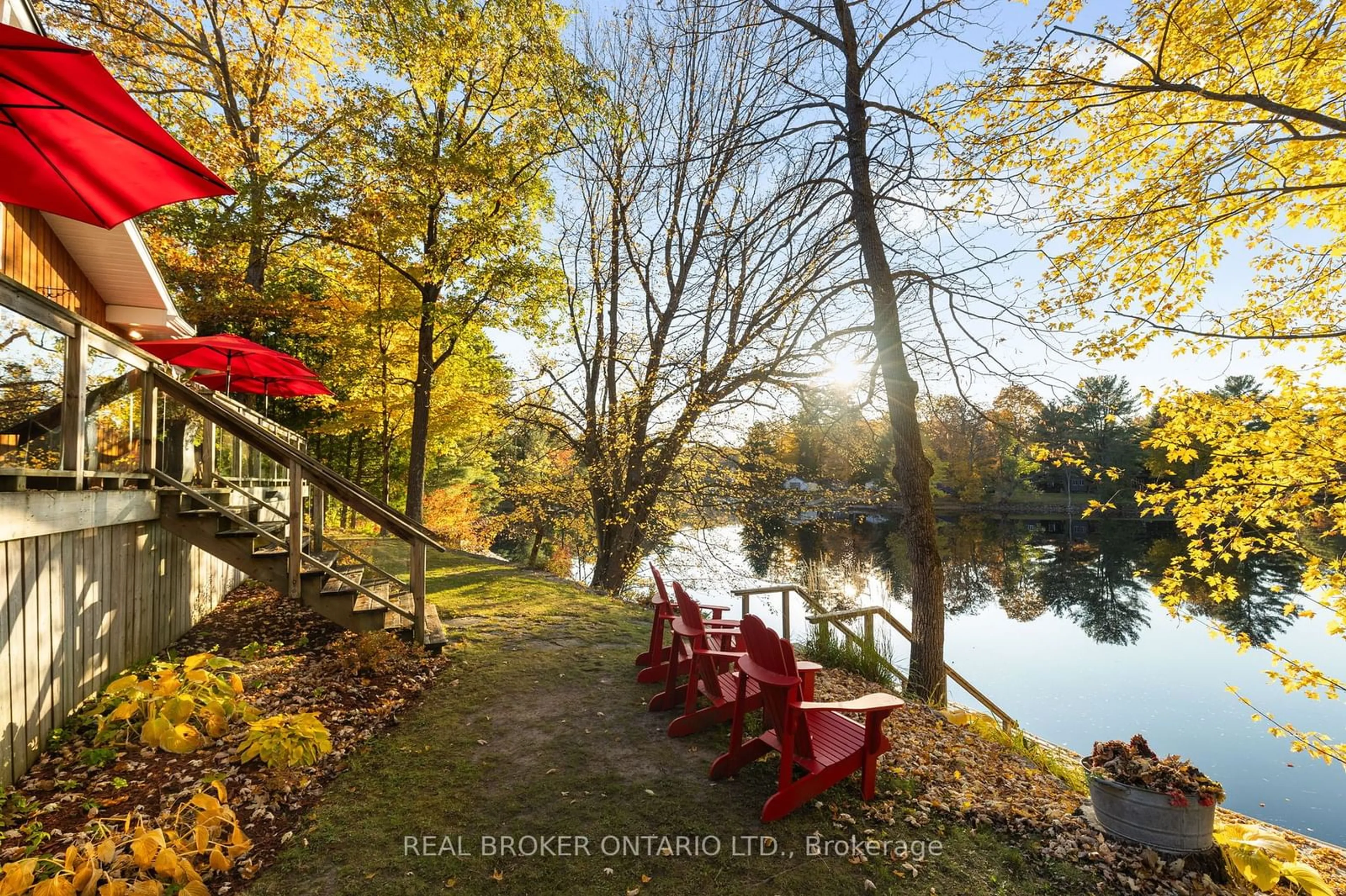 Patio, lake for 1093 Laidlaw Ave, Gravenhurst Ontario L0K 2B0