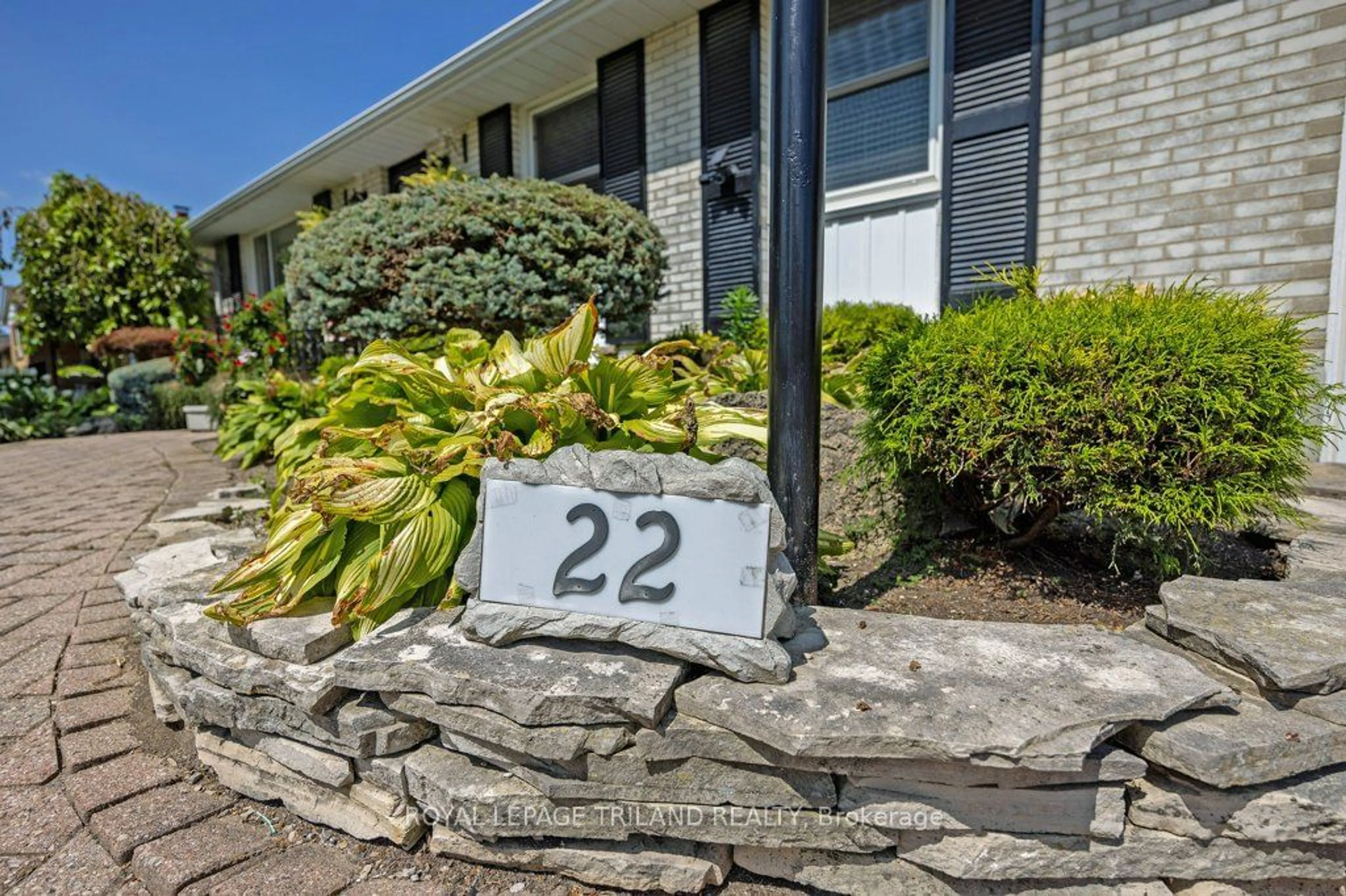 A pic from exterior of the house or condo, the street view for 22 St Joseph St, St. Thomas Ontario N5R 1S9