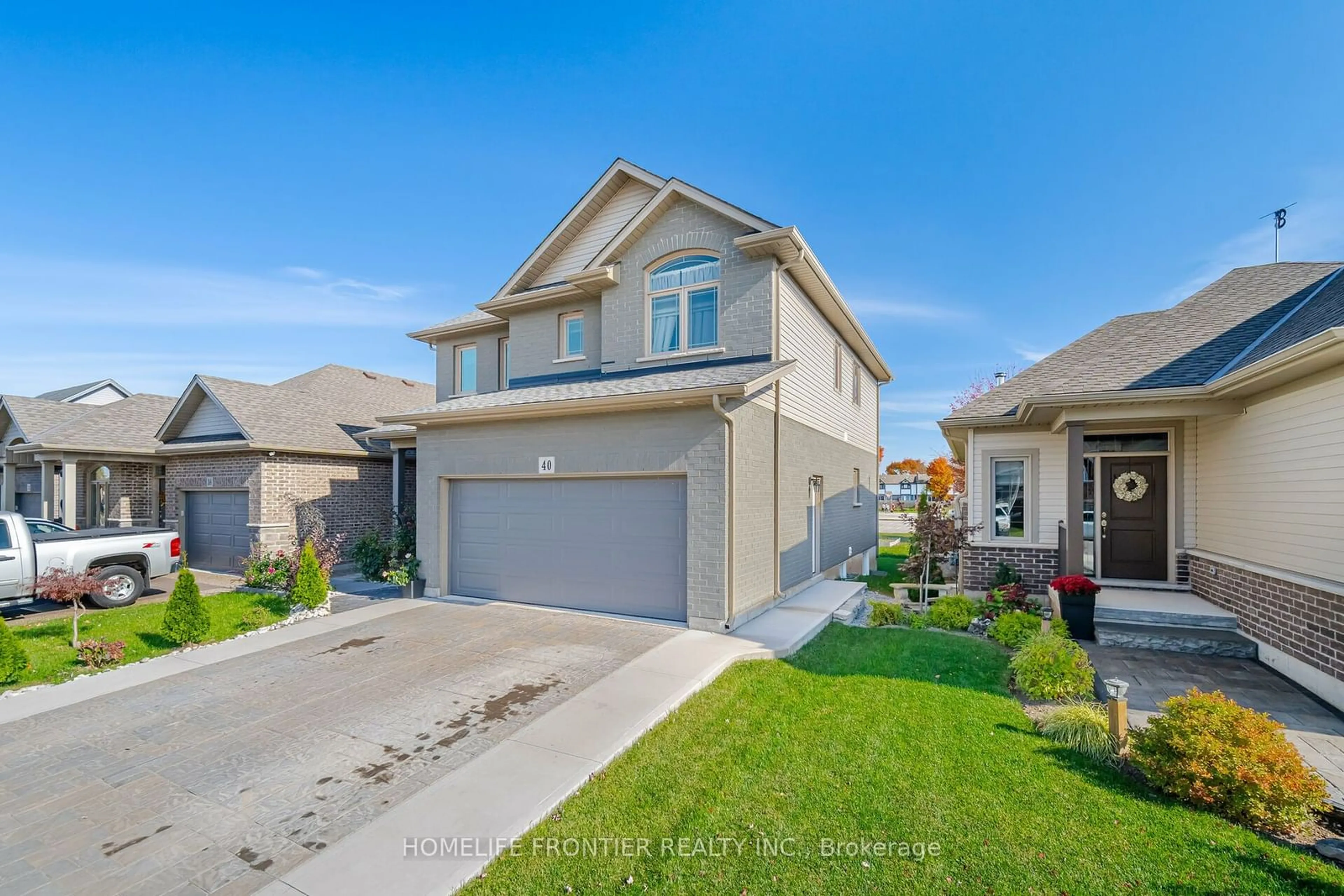 Frontside or backside of a home, the street view for 40 Berkshire Dr, St. Catharines Ontario L2M 0C2