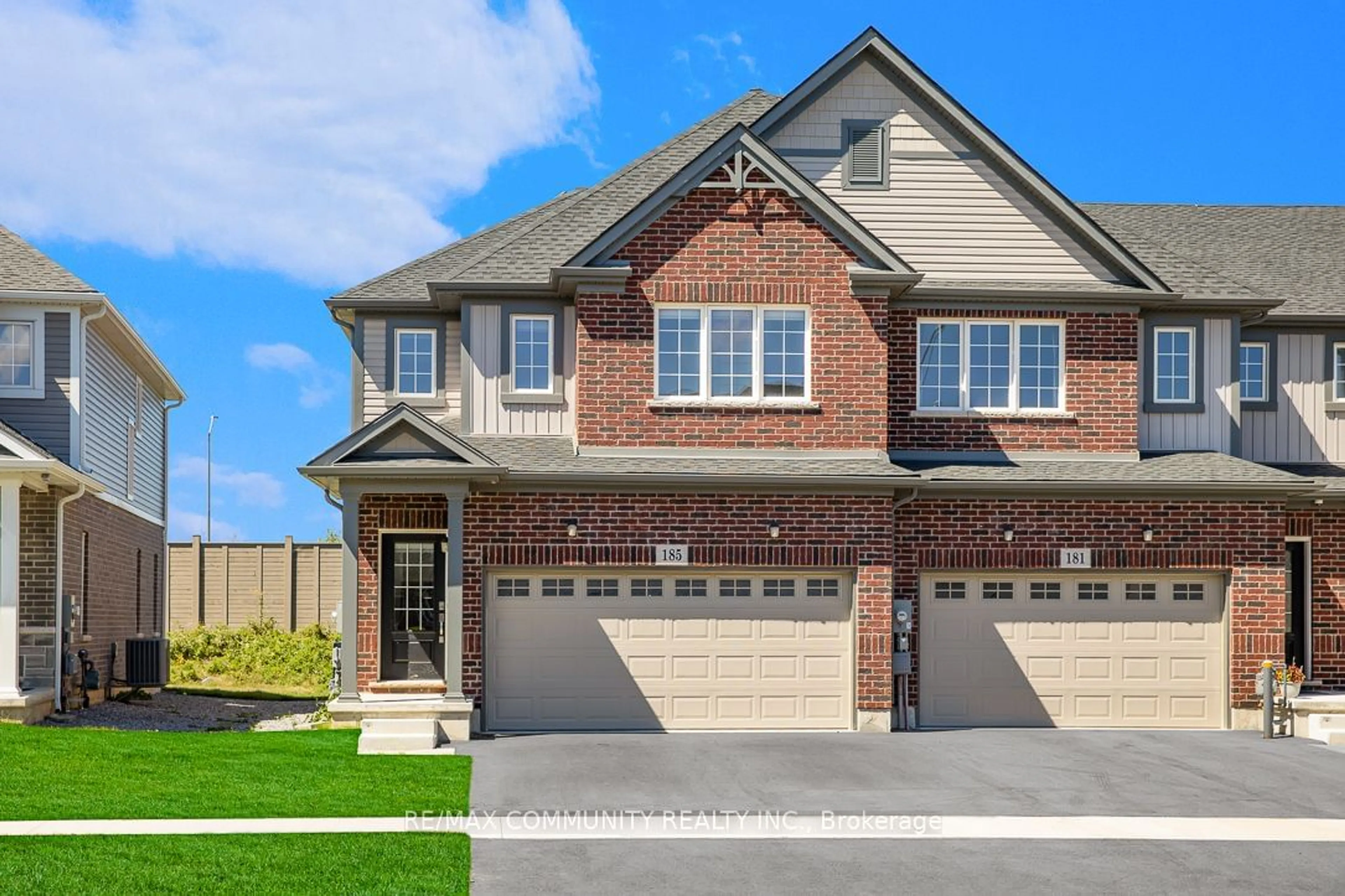 Home with brick exterior material for 185 Bur Oak Dr, Thorold Ontario L2L 0V7