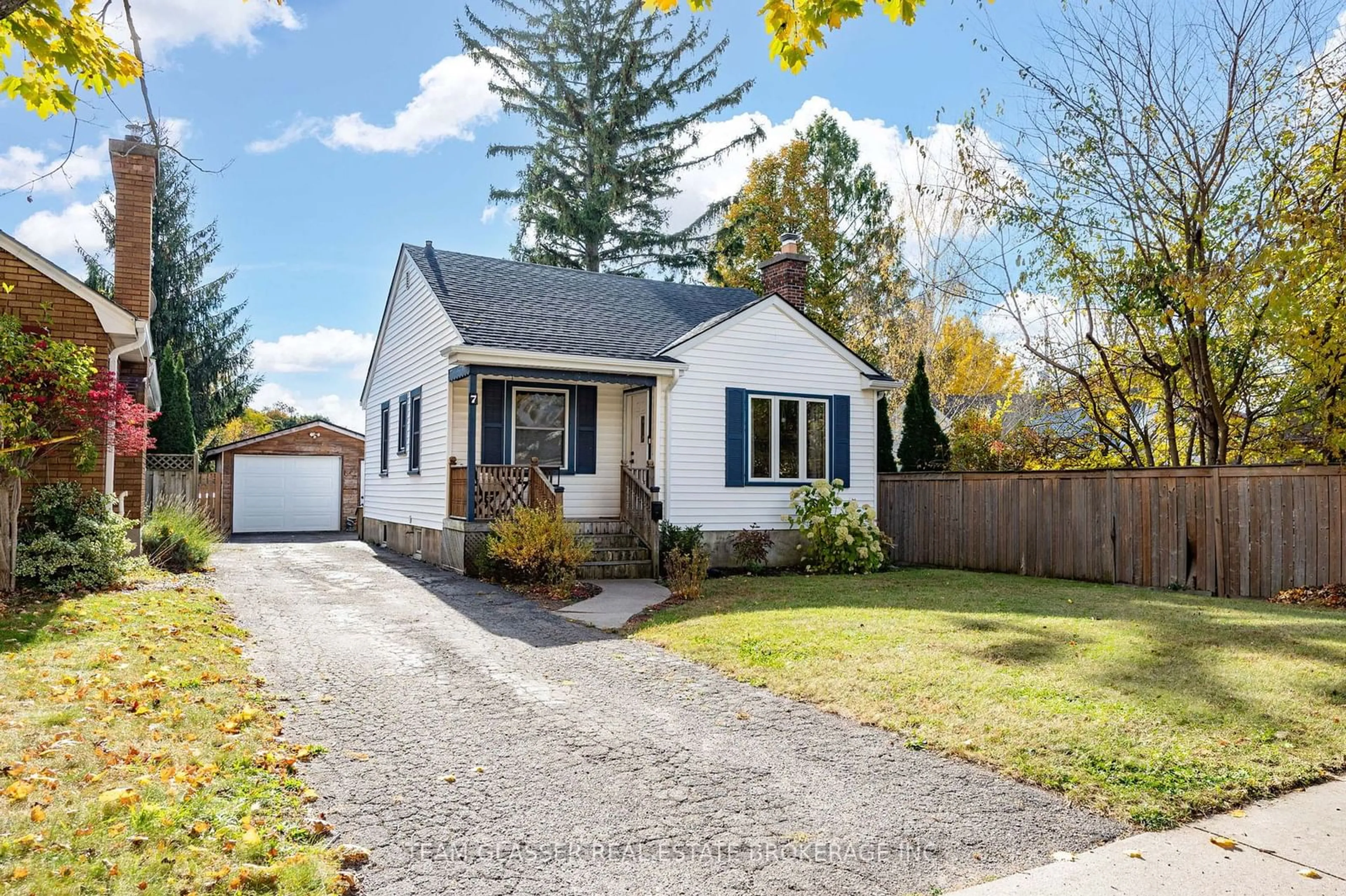 Frontside or backside of a home, cottage for 7 GRAYDON St, London Ontario N5W 2H8