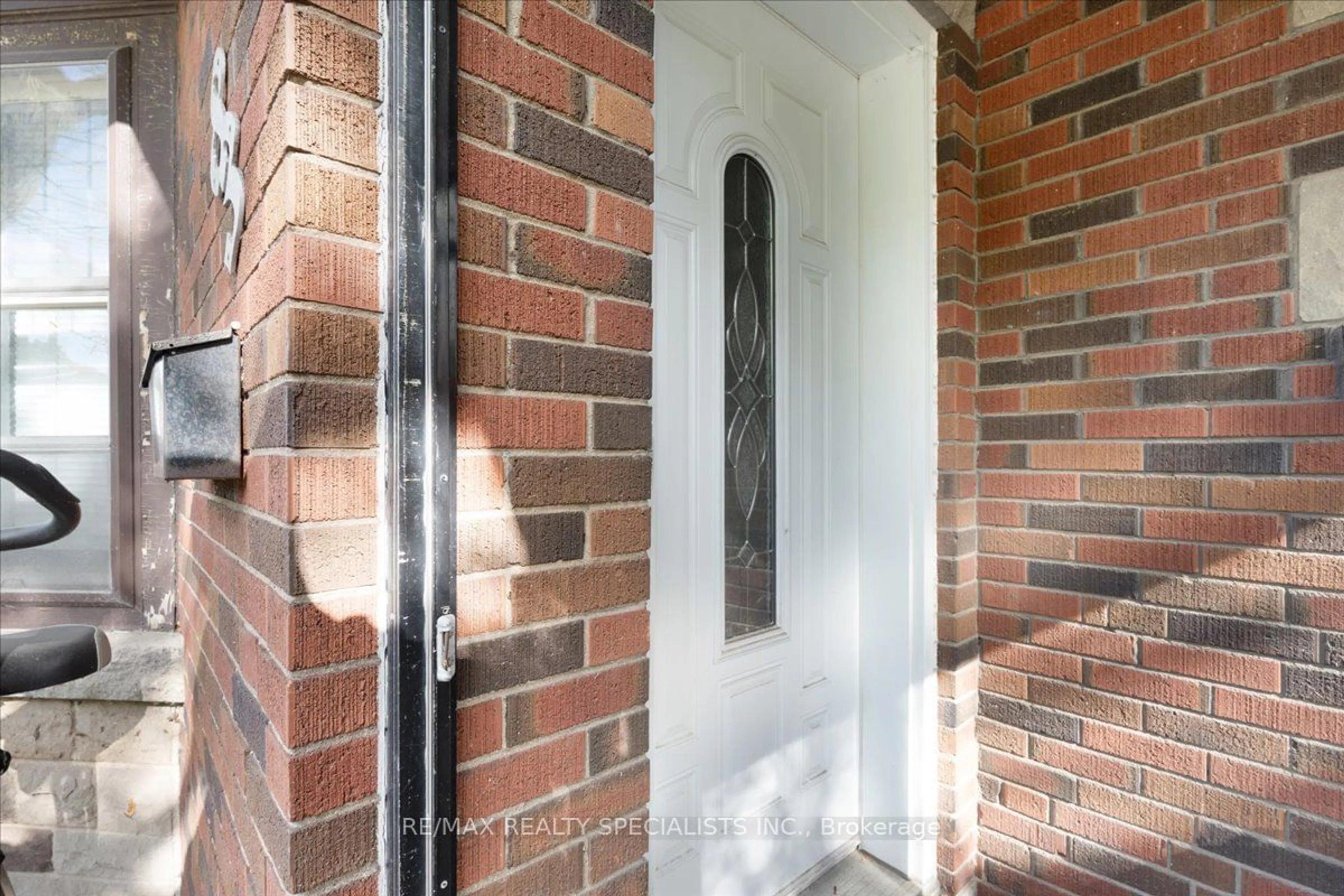 Indoor entryway, ceramic floors for 83 Haddon Ave, Hamilton Ontario L8S 1X7