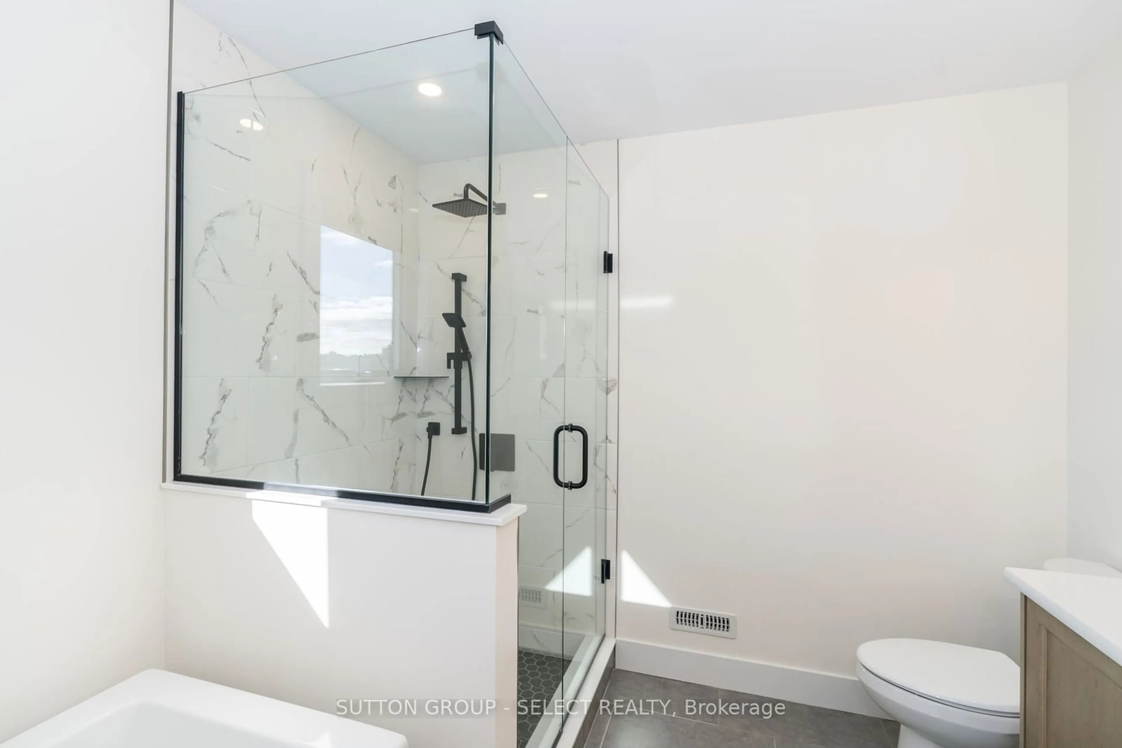 Contemporary bathroom, ceramic floors for LOT 2 BRISCOE Cres, Strathroy-Caradoc Ontario N7G 0G3