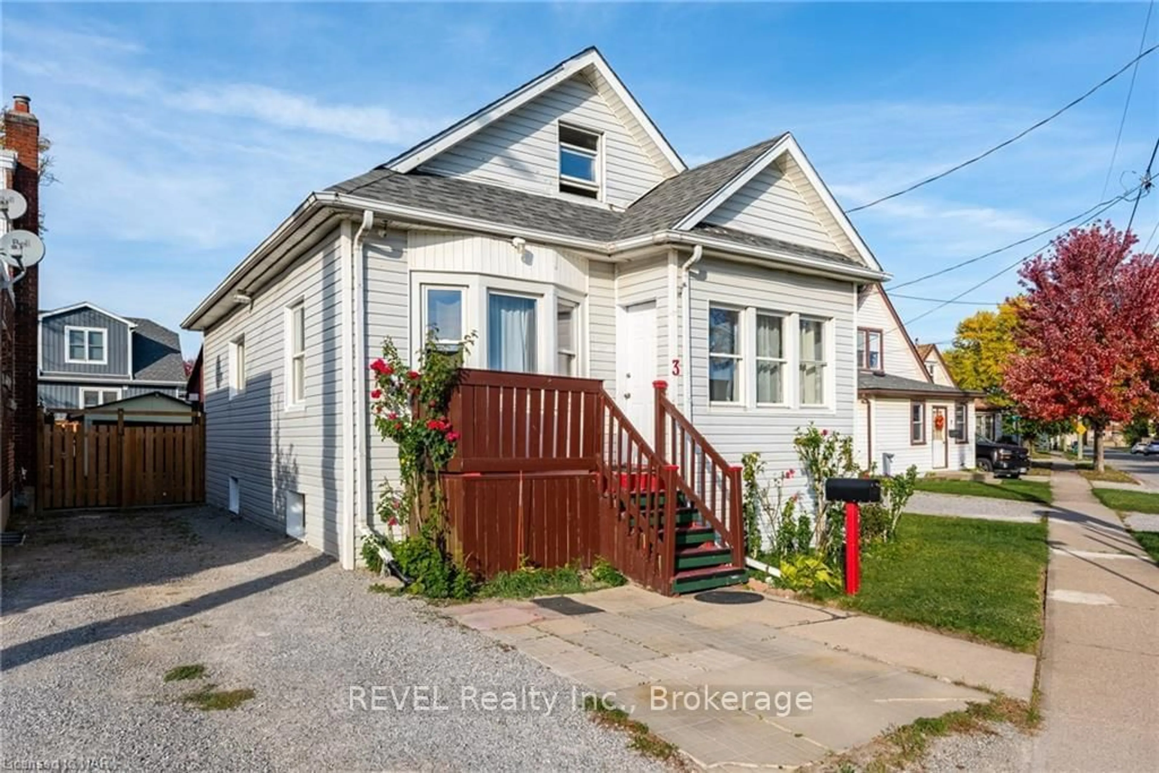 Frontside or backside of a home, cottage for 3 DELAWARE Ave, St. Catharines Ontario L2M 5L7