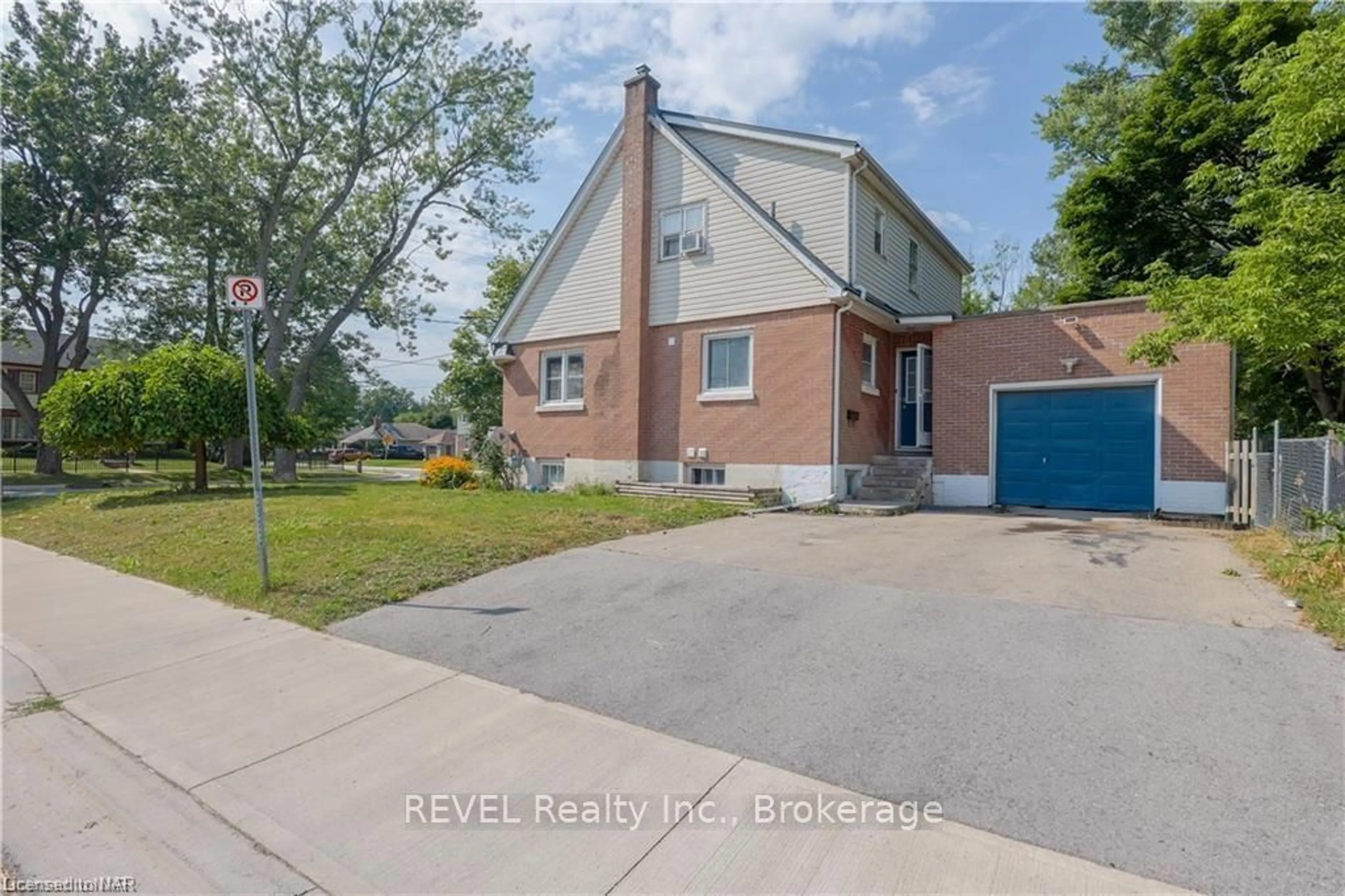 Frontside or backside of a home, the street view for 46 EDGAR St, Welland Ontario L3C 1S5