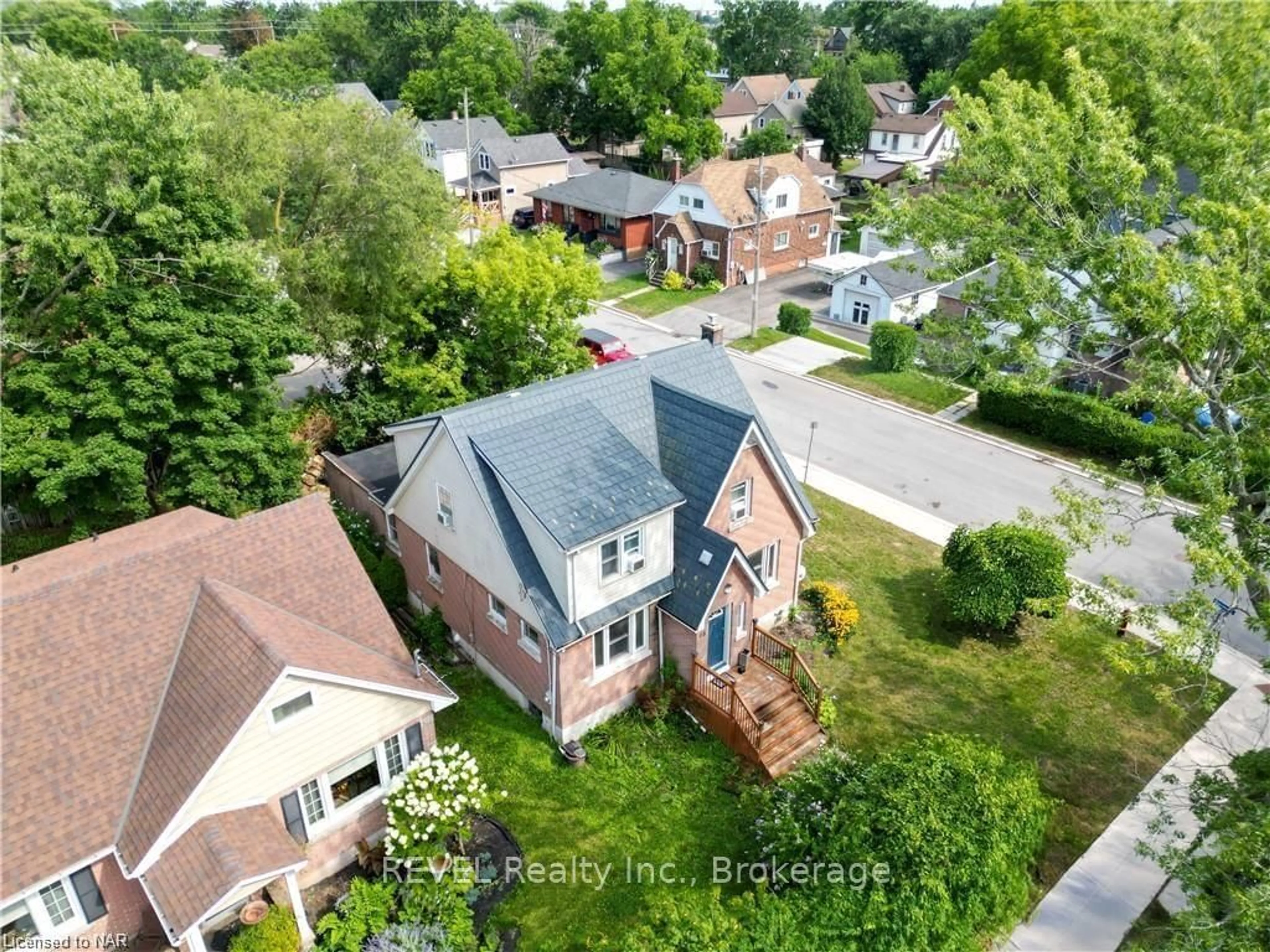 Frontside or backside of a home, the street view for 46 EDGAR St, Welland Ontario L3C 1S5