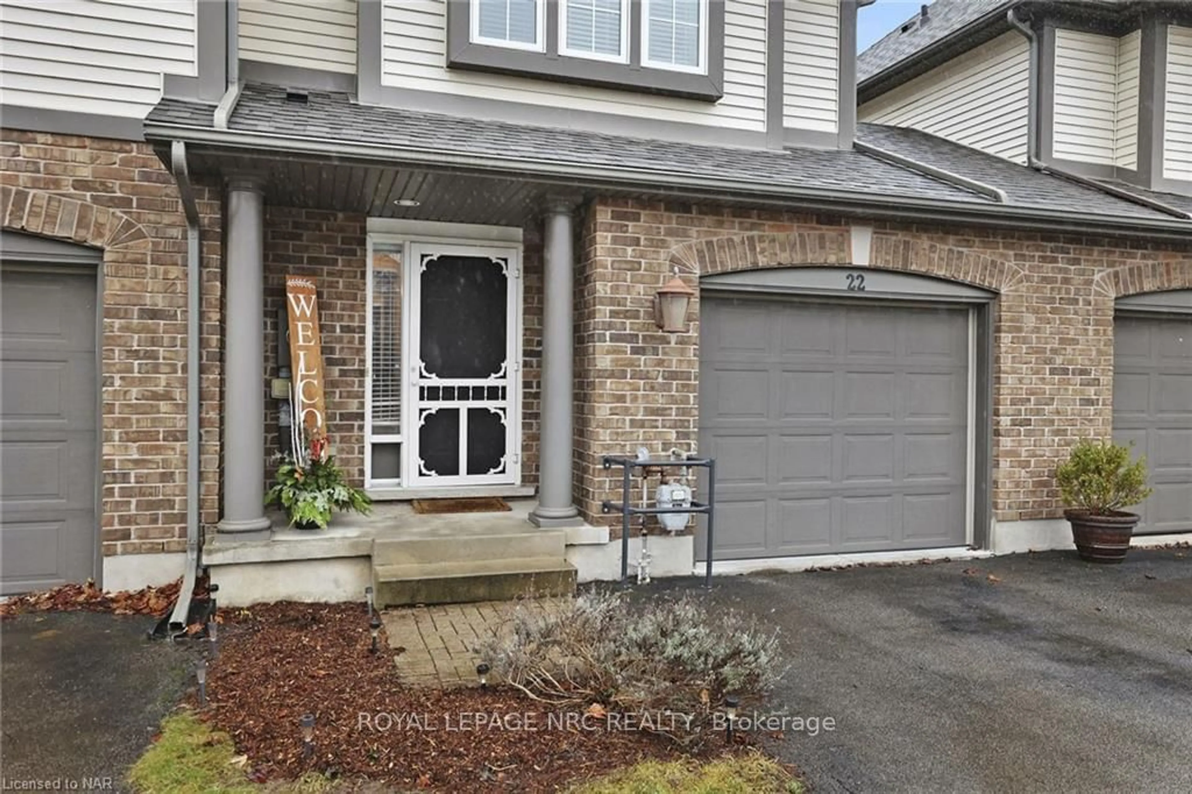 A pic from exterior of the house or condo, cottage for 22 FLYNN Crt, St. Catharines Ontario L2S 4E1