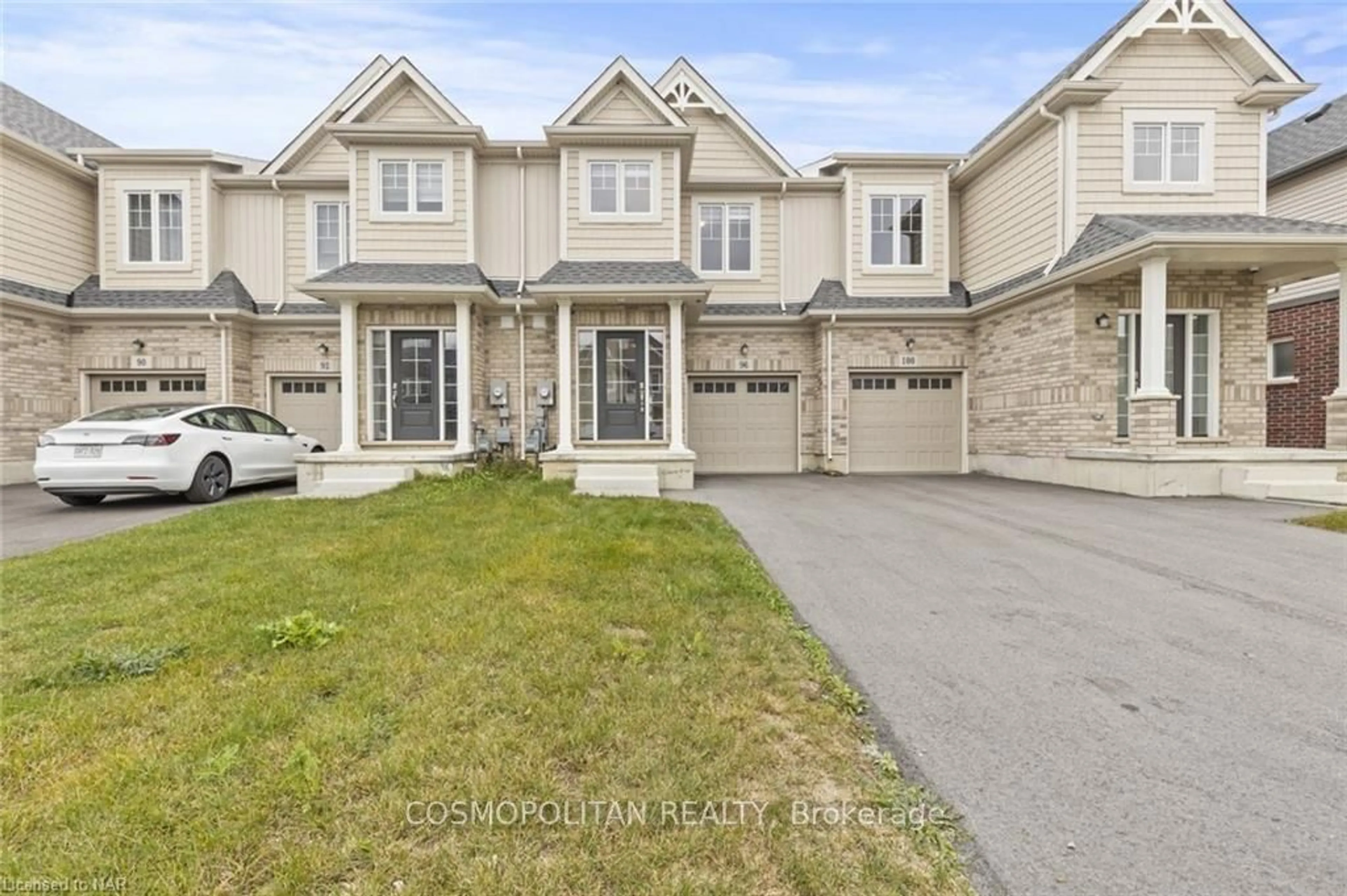 A pic from exterior of the house or condo, the street view for 96 BUR OAK Dr, Thorold Ontario L2V 0L8