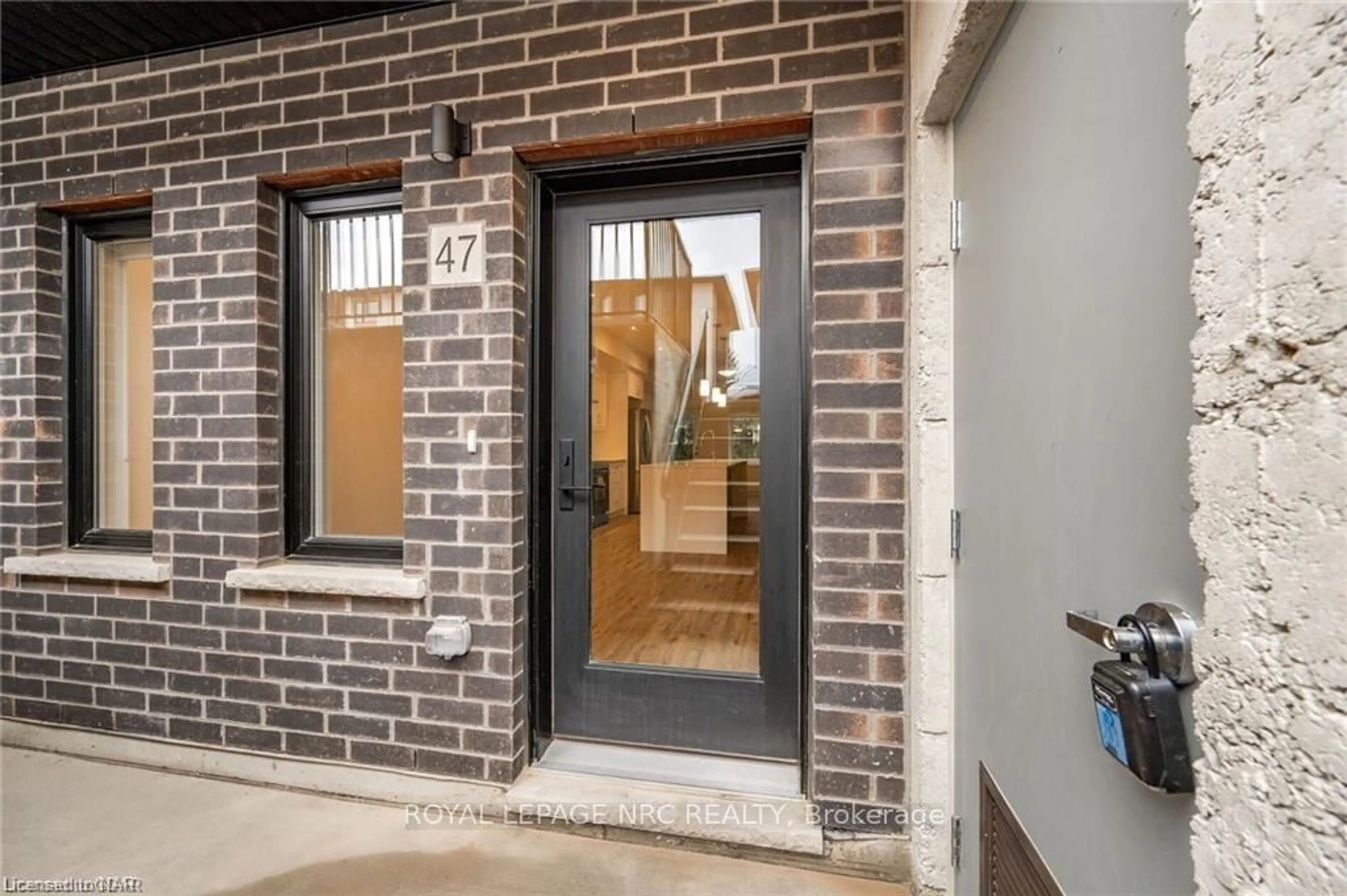 Indoor entryway, cement floor for 47 LILY Lane, Guelph Ontario N1L 1E1