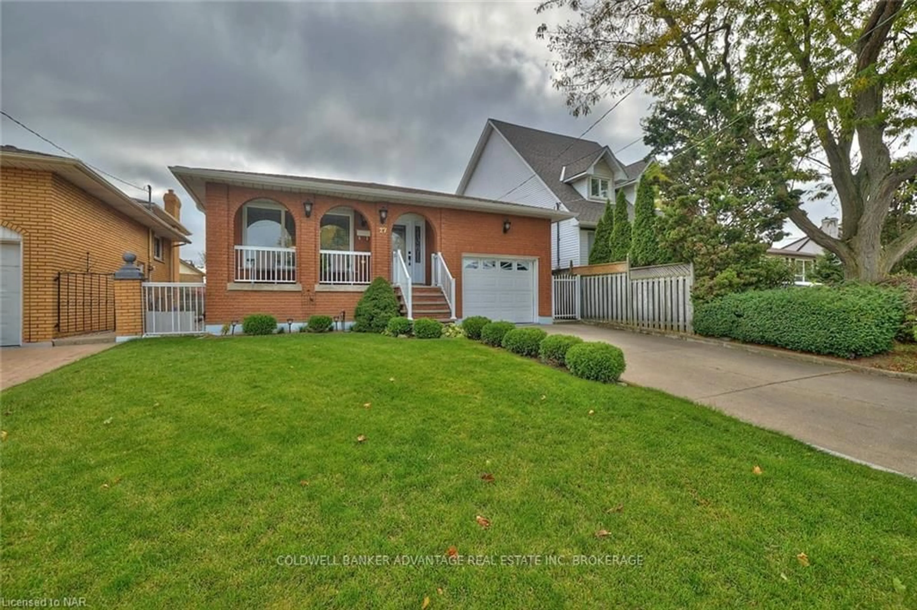 Frontside or backside of a home, the street view for 27 QUINN Ave, Hamilton Ontario L8W 1K4