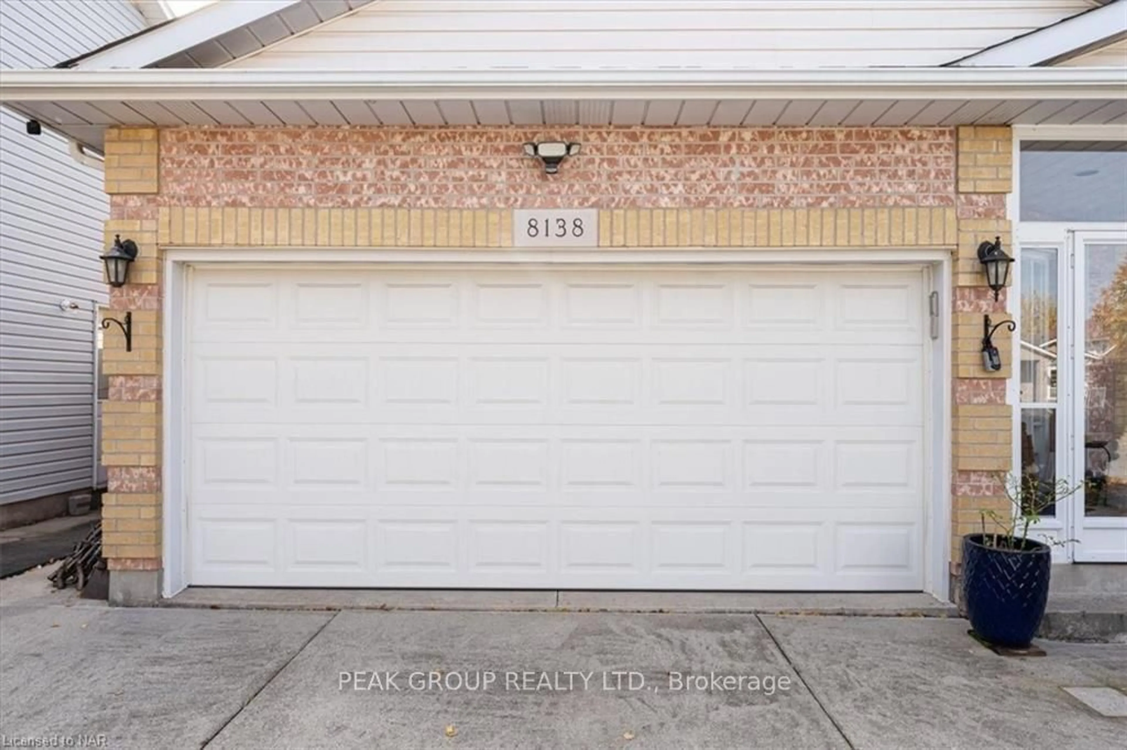 Indoor garage, ceramic floors for 8138 HARVEST Cres, Niagara Falls Ontario L2H 3G4