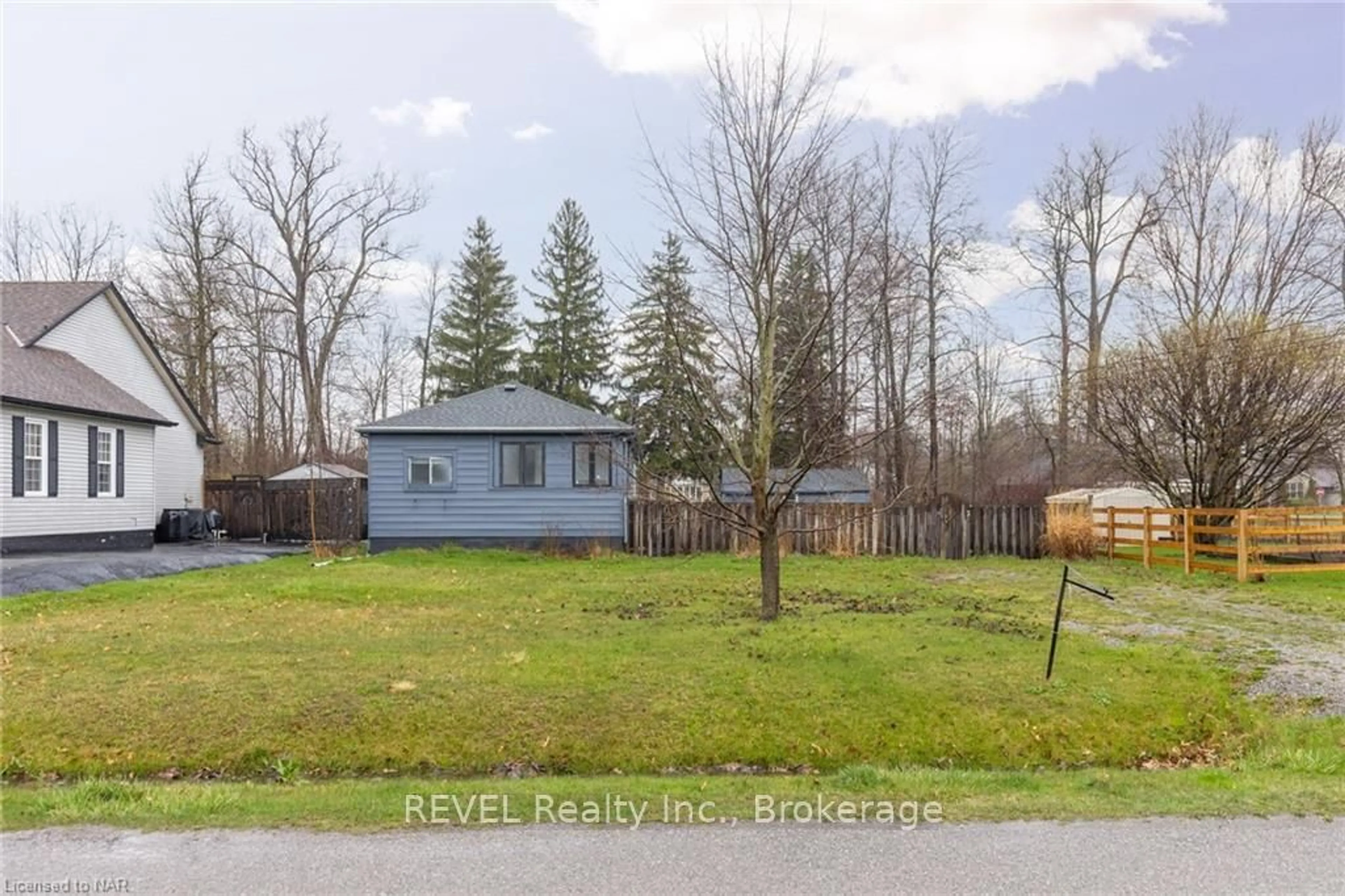 Frontside or backside of a home, the fenced backyard for 3042 BETHUNE Ave, Fort Erie Ontario L0S 1N0