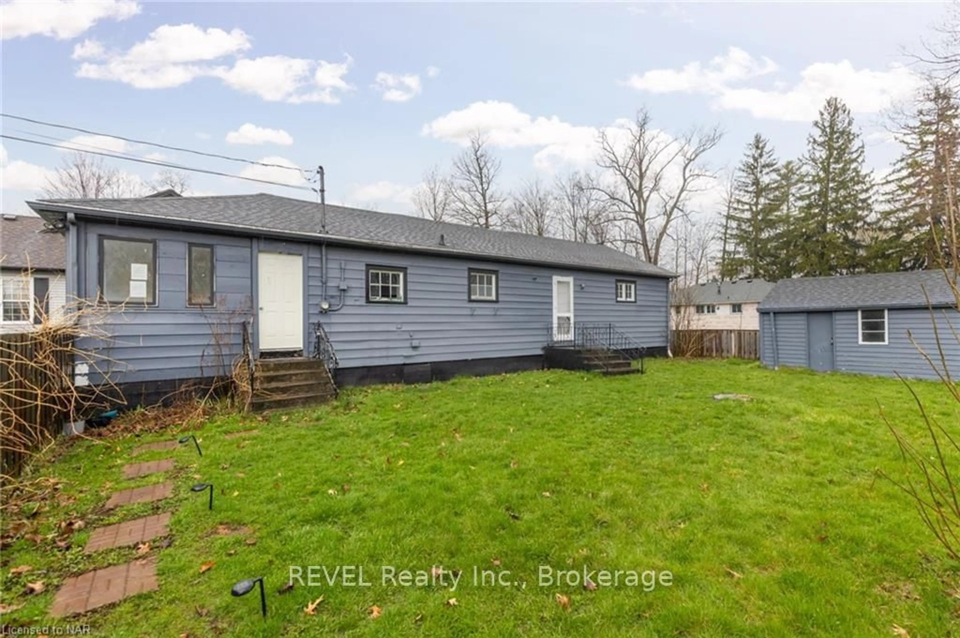 Frontside or backside of a home, the fenced backyard for 3042 BETHUNE Ave, Fort Erie Ontario L0S 1N0