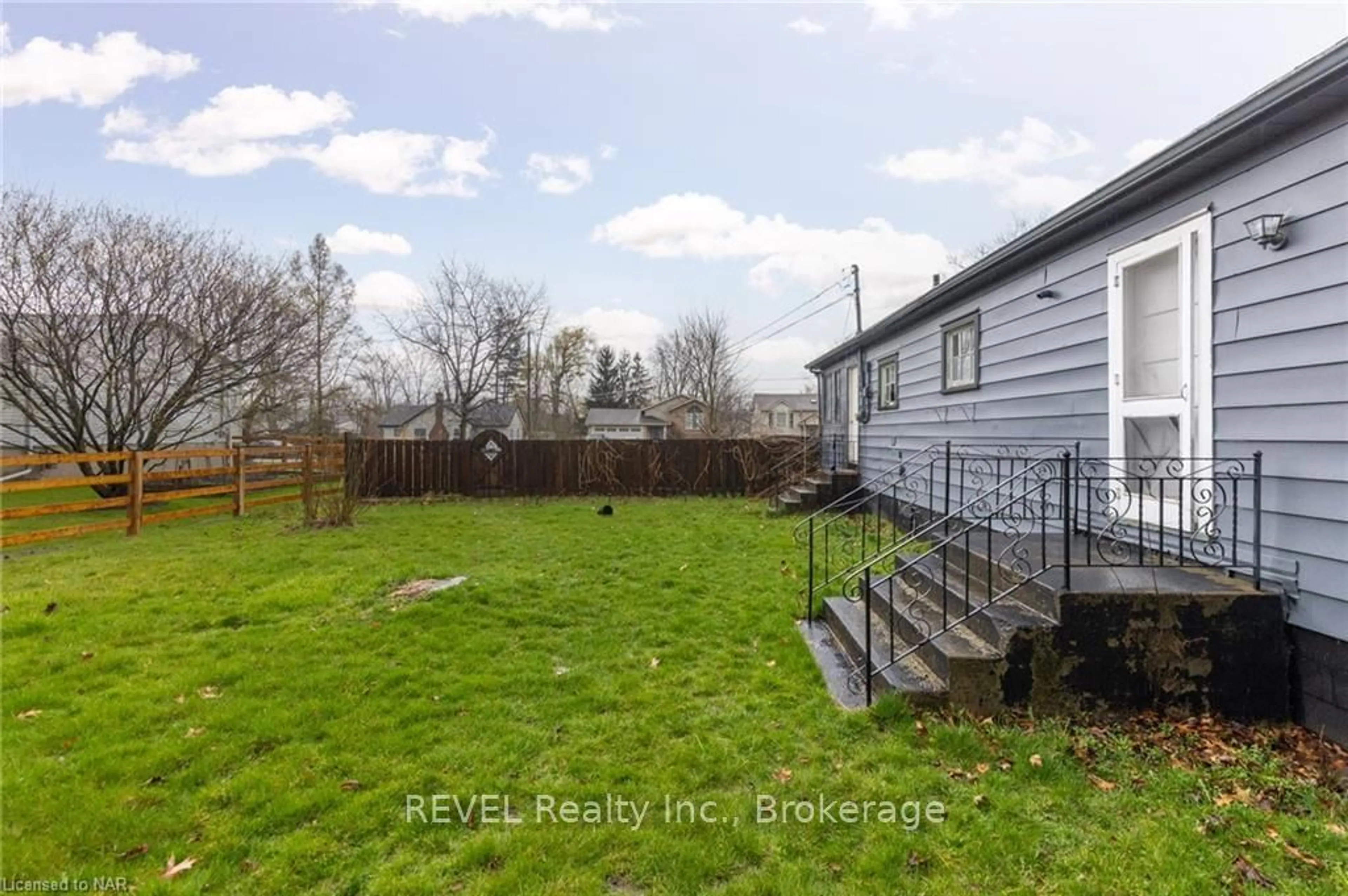 Frontside or backside of a home, the fenced backyard for 3042 BETHUNE Ave, Fort Erie Ontario L0S 1N0