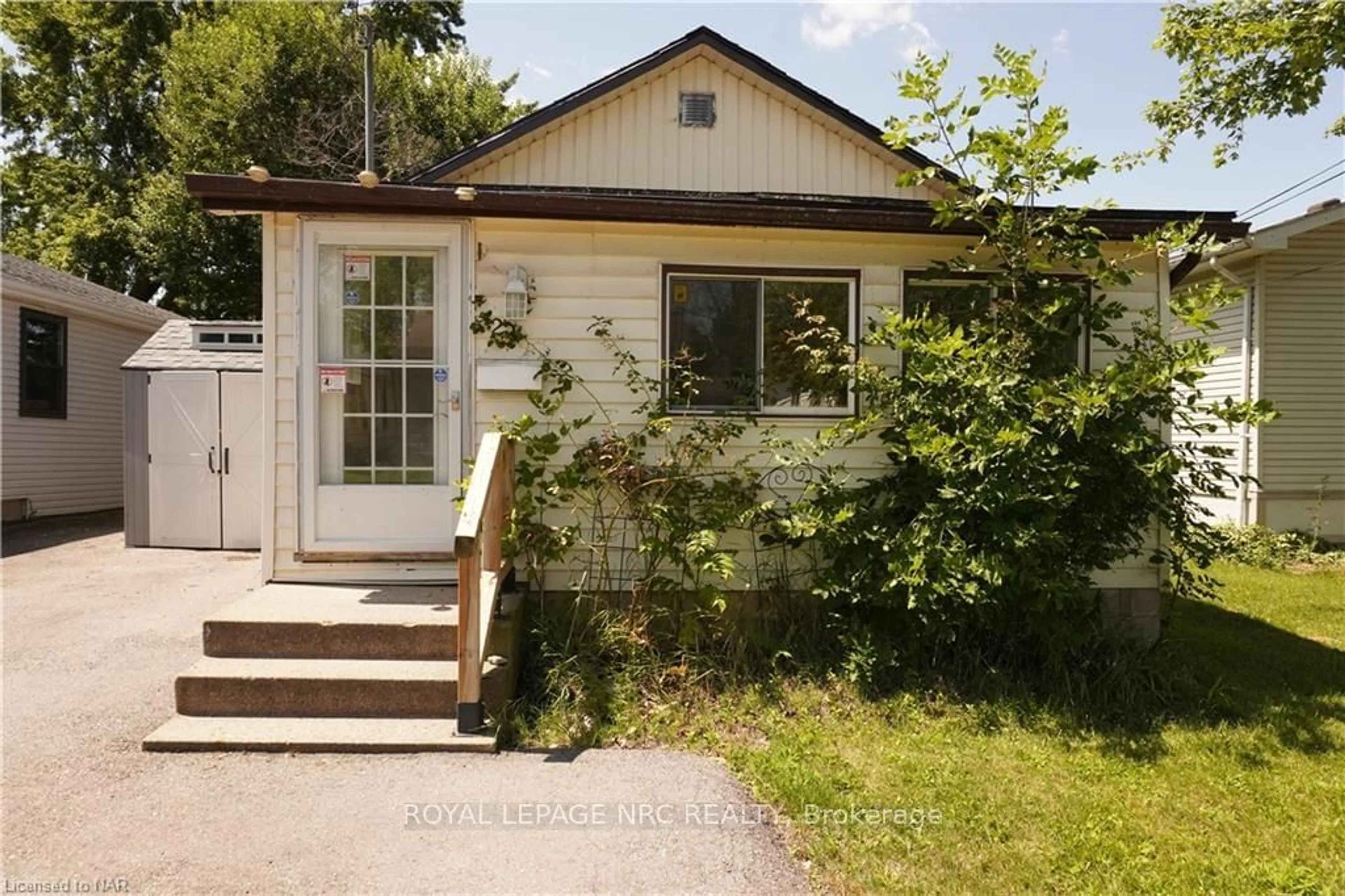 A pic from exterior of the house or condo, cottage for 25 LILLIAN St, Fort Erie Ontario L2A 5M1