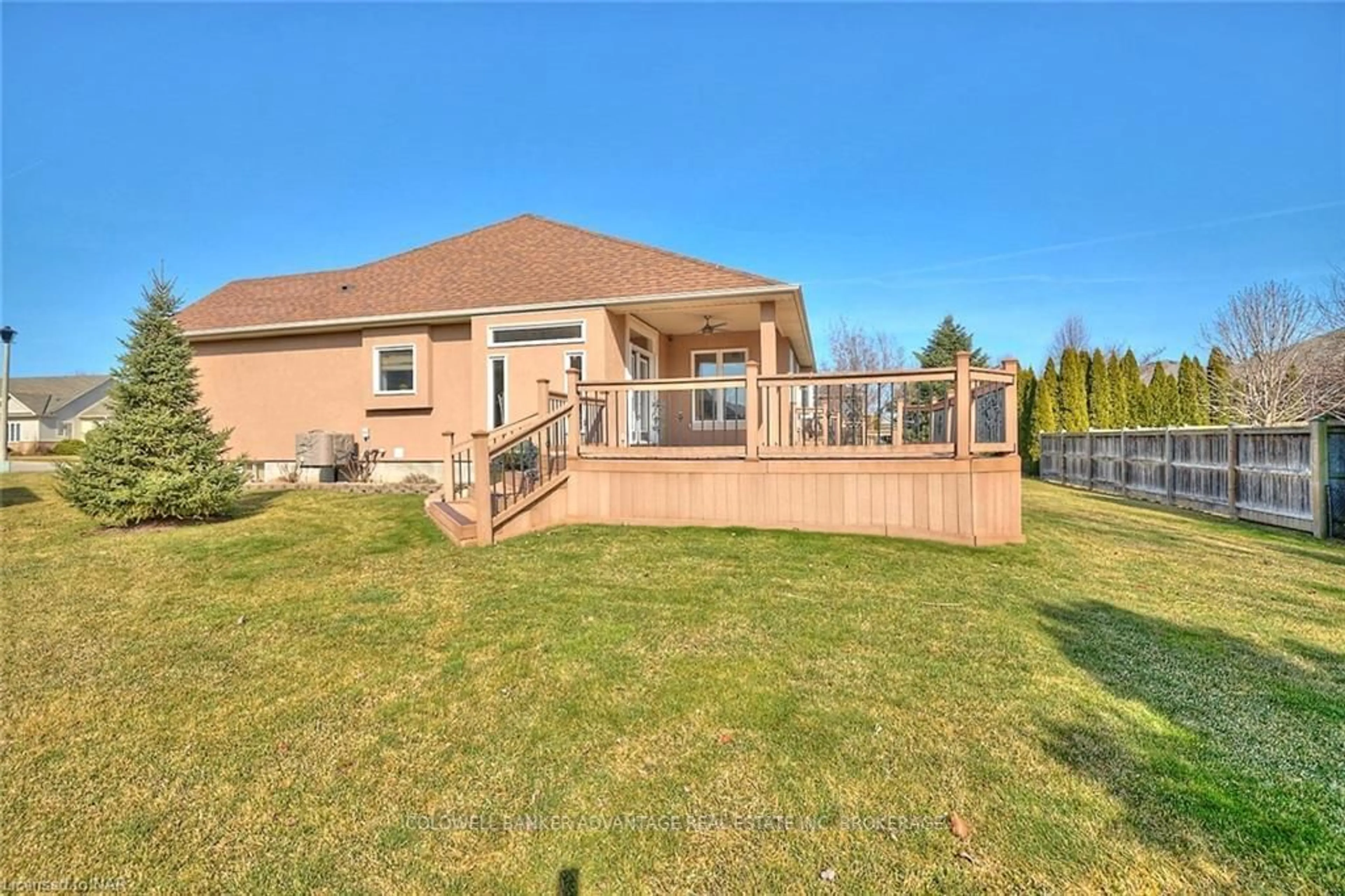 Frontside or backside of a home, the fenced backyard for 138 LORETTA Dr, Niagara-on-the-Lake Ontario L0S 1T0