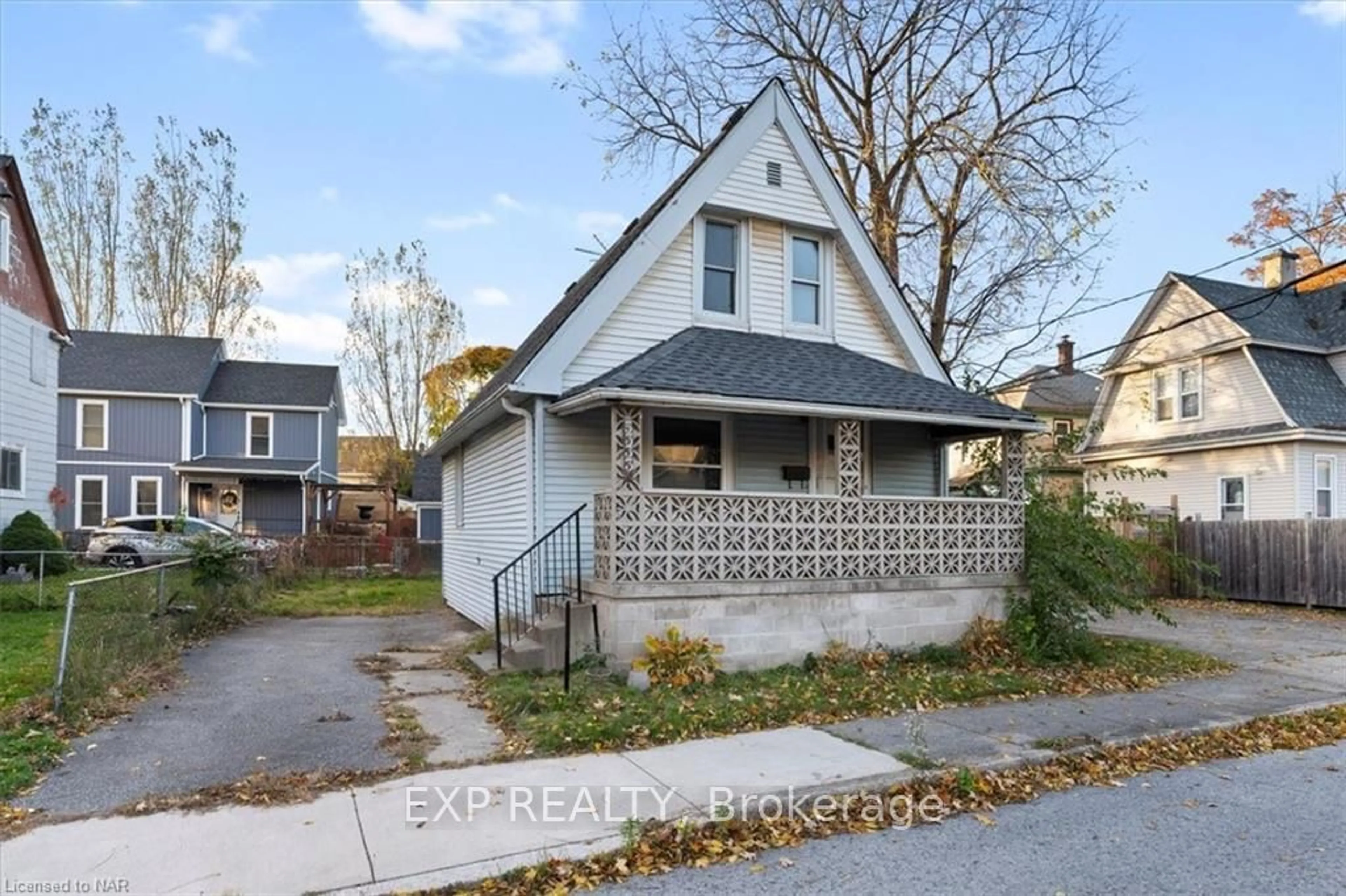 Frontside or backside of a home, cottage for 5333 COLLEGE Cres, Niagara Falls Ontario L2E 3Z7