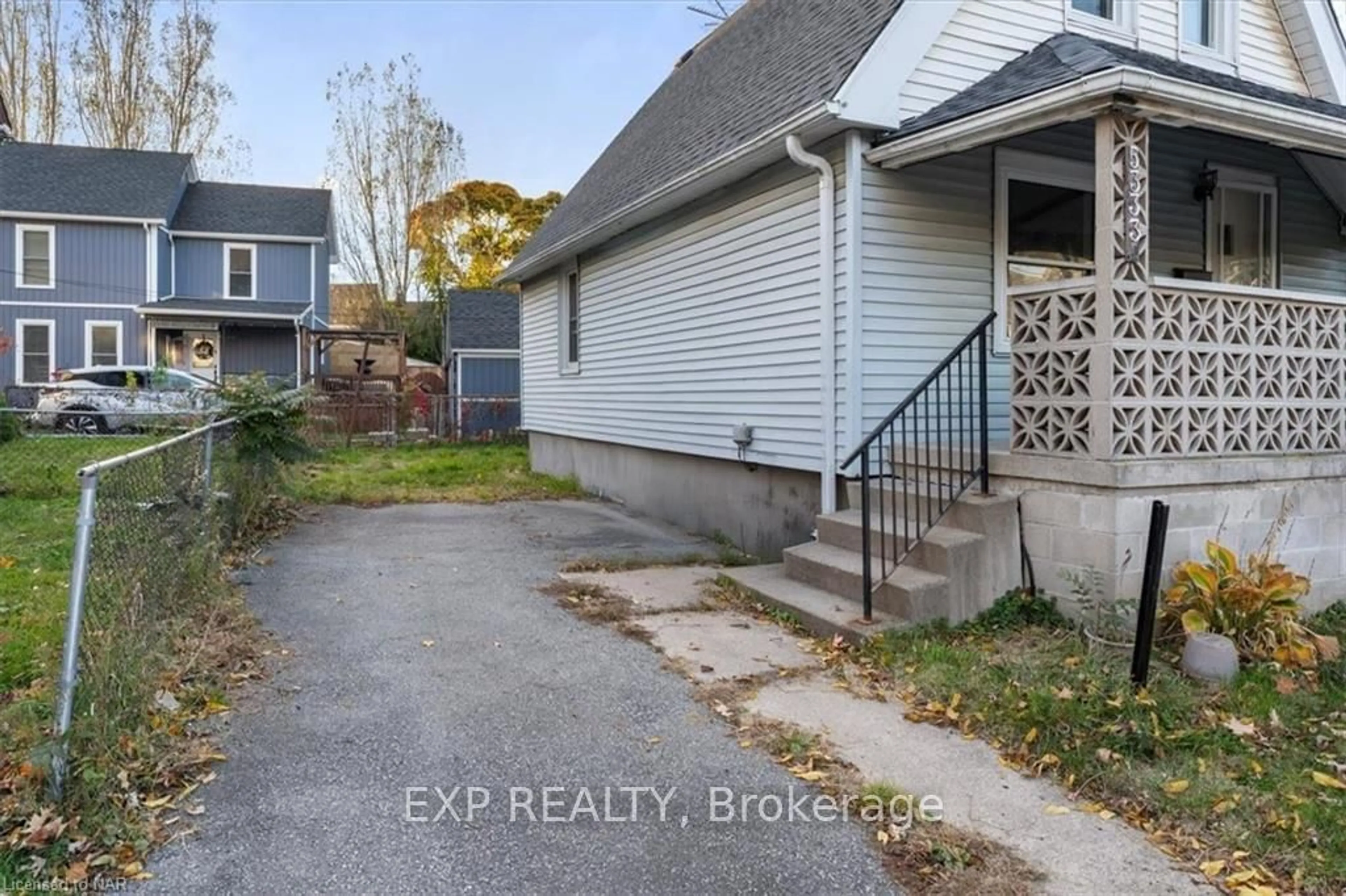 Frontside or backside of a home, the fenced backyard for 5333 COLLEGE Cres, Niagara Falls Ontario L2E 3Z7