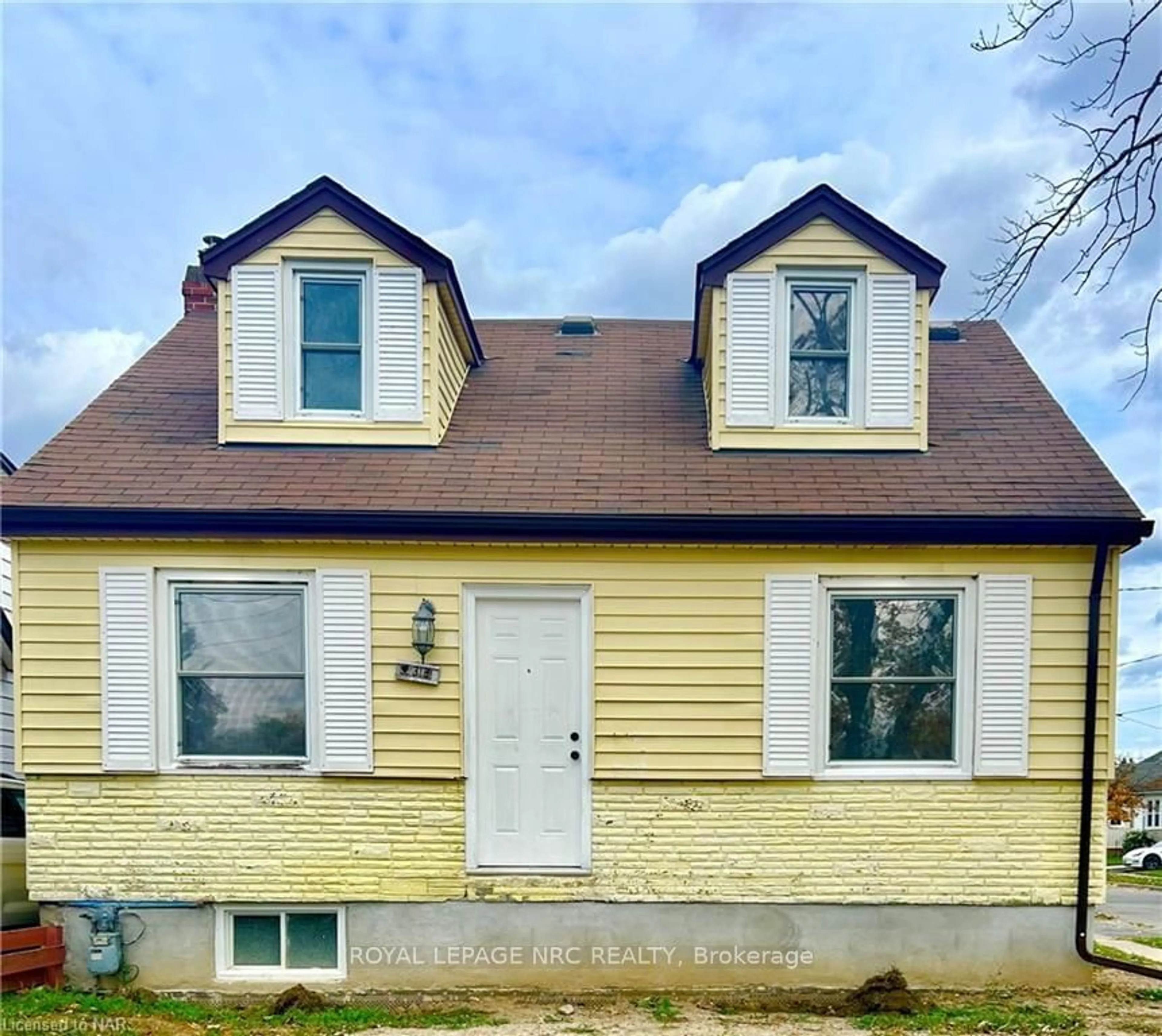 Frontside or backside of a home, cottage for 33 MERIGOLD St, St. Catharines Ontario L2S 2N4