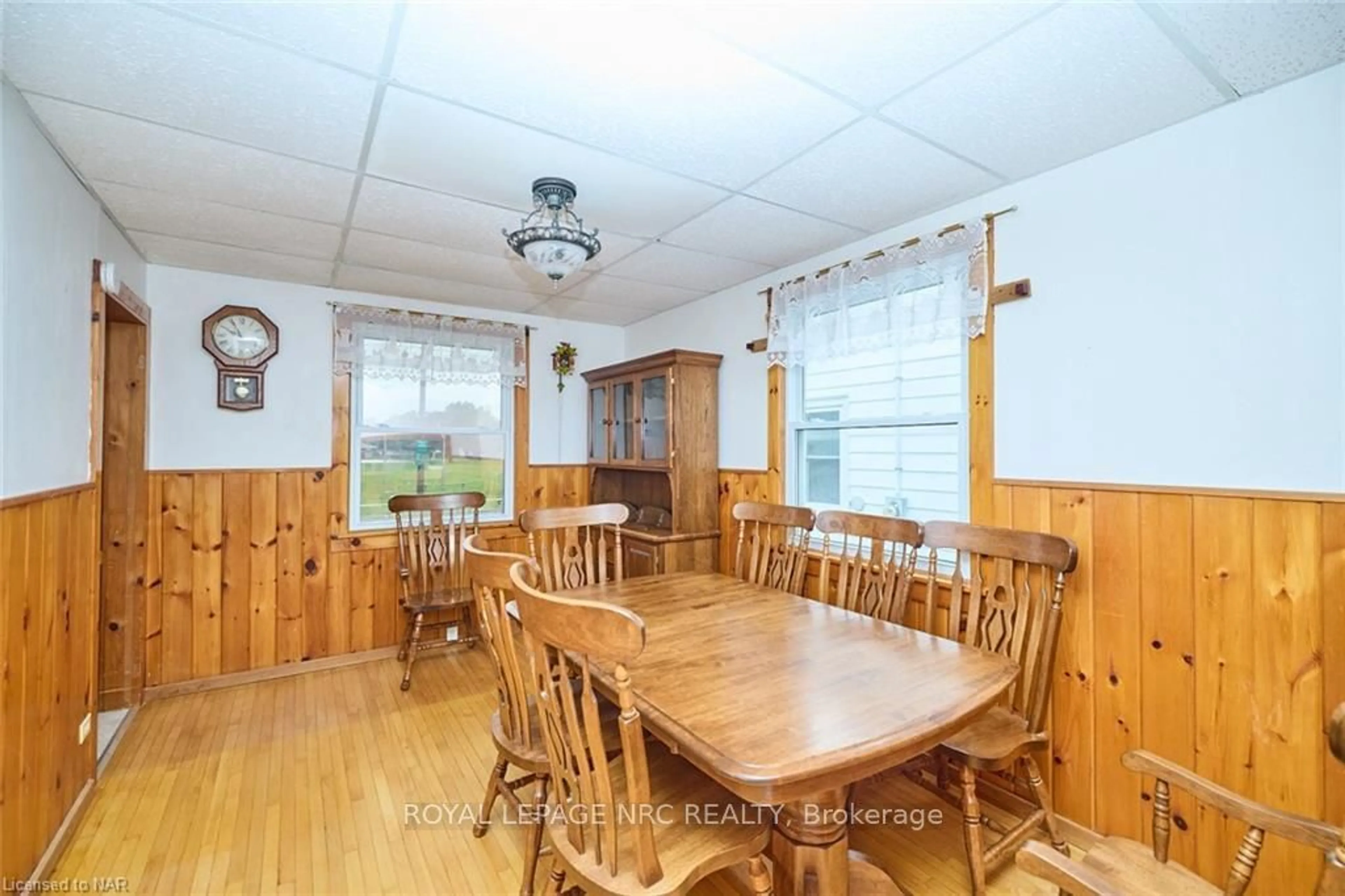 Dining room, wood floors, cottage for 33 MERIGOLD St, St. Catharines Ontario L2S 2N4