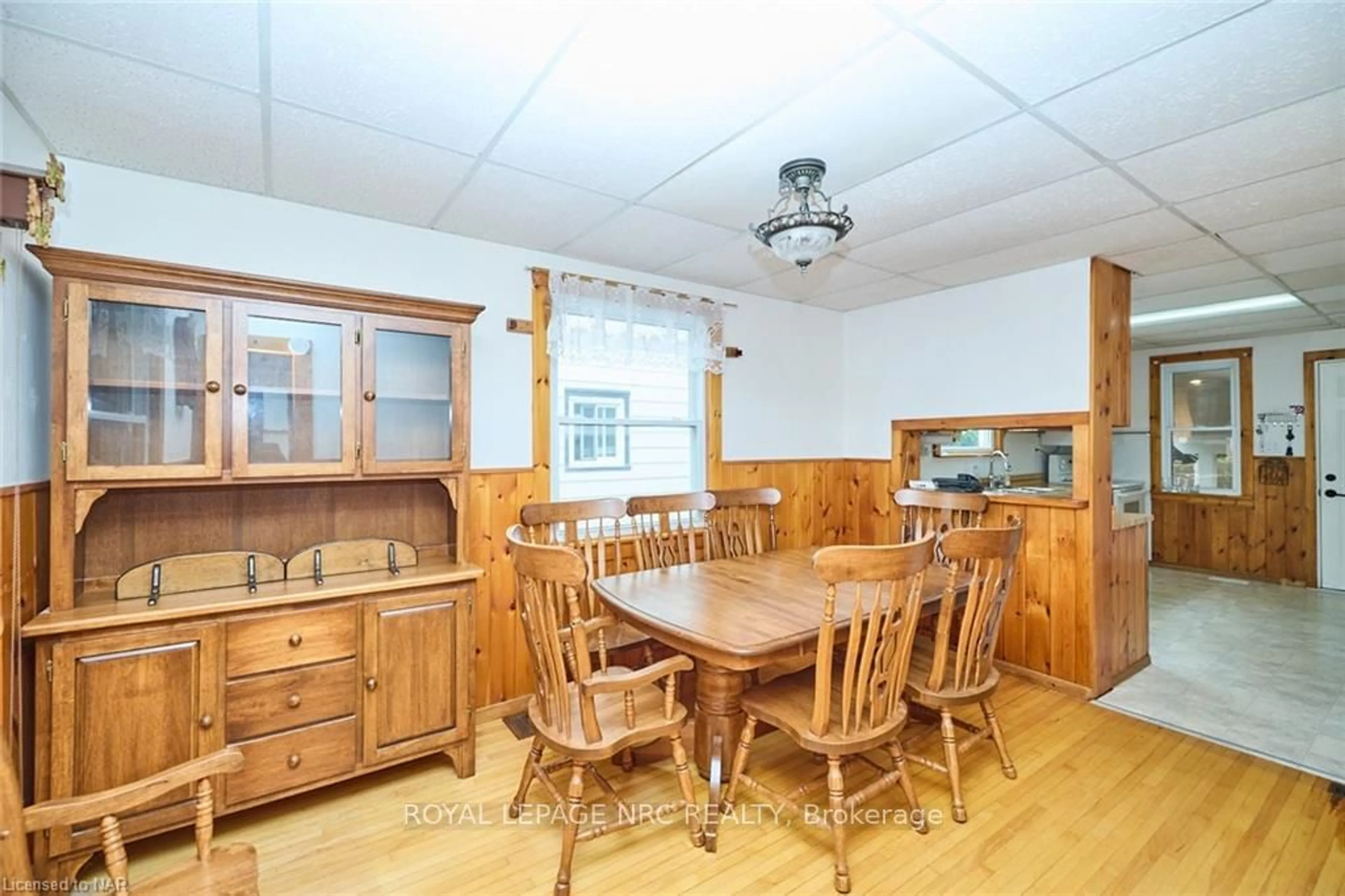 Dining room, wood floors, cottage for 33 MERIGOLD St, St. Catharines Ontario L2S 2N4