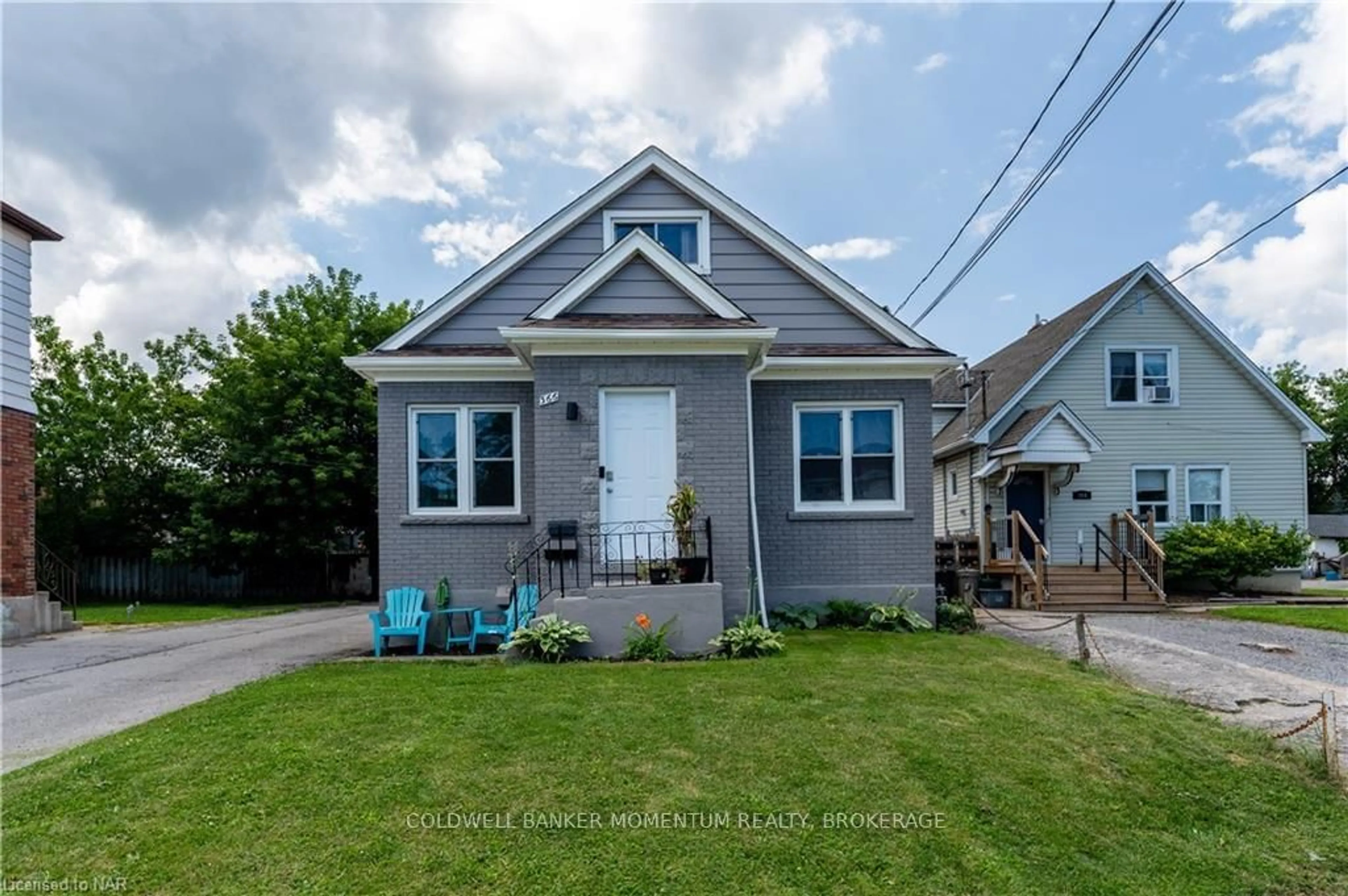 Frontside or backside of a home, cottage for 366 CARLTON St, St. Catharines Ontario L2M 4W6