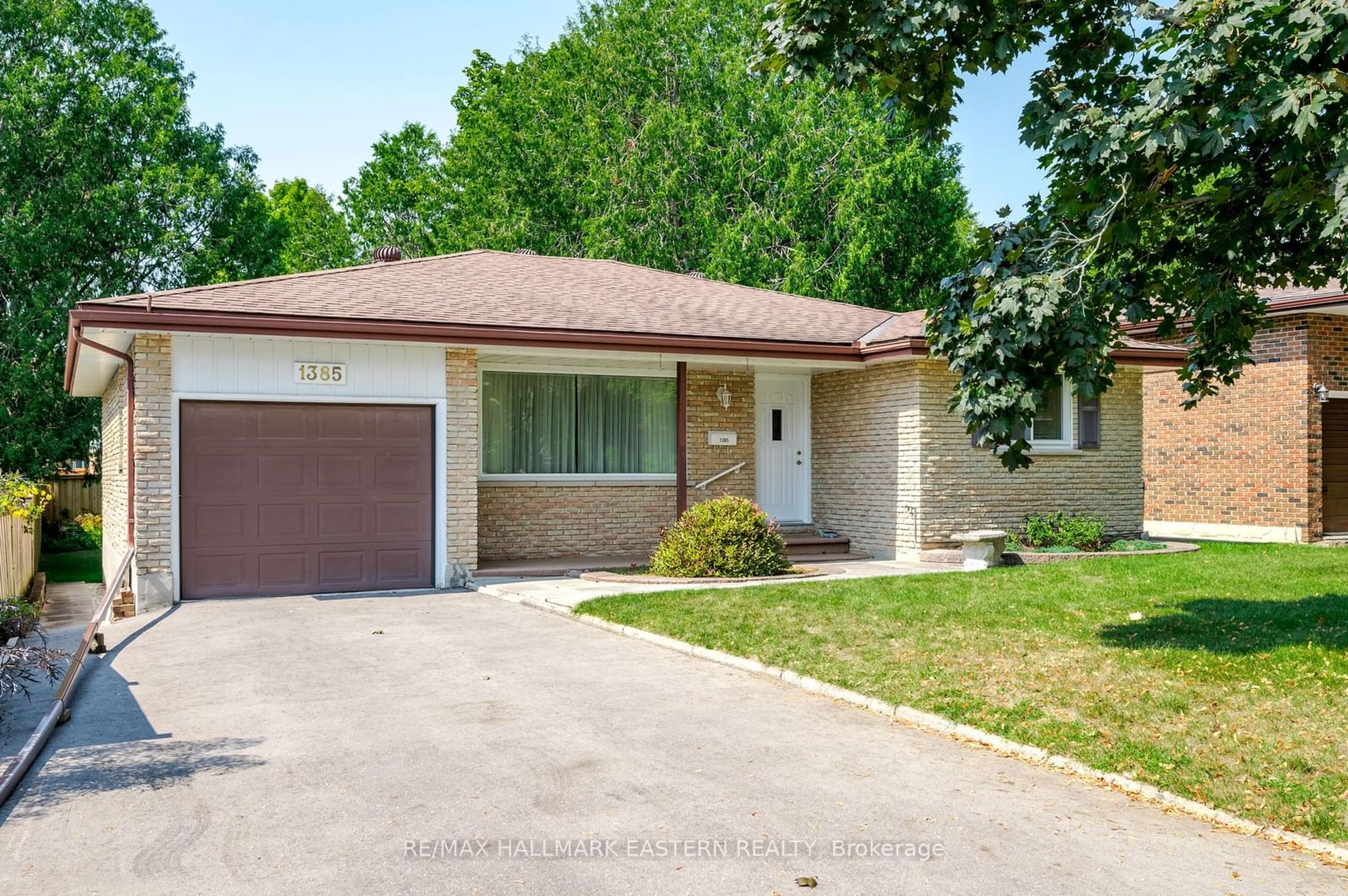 Frontside or backside of a home, cottage for 1385 Balsam Ave, Peterborough Ontario K9J 7E5