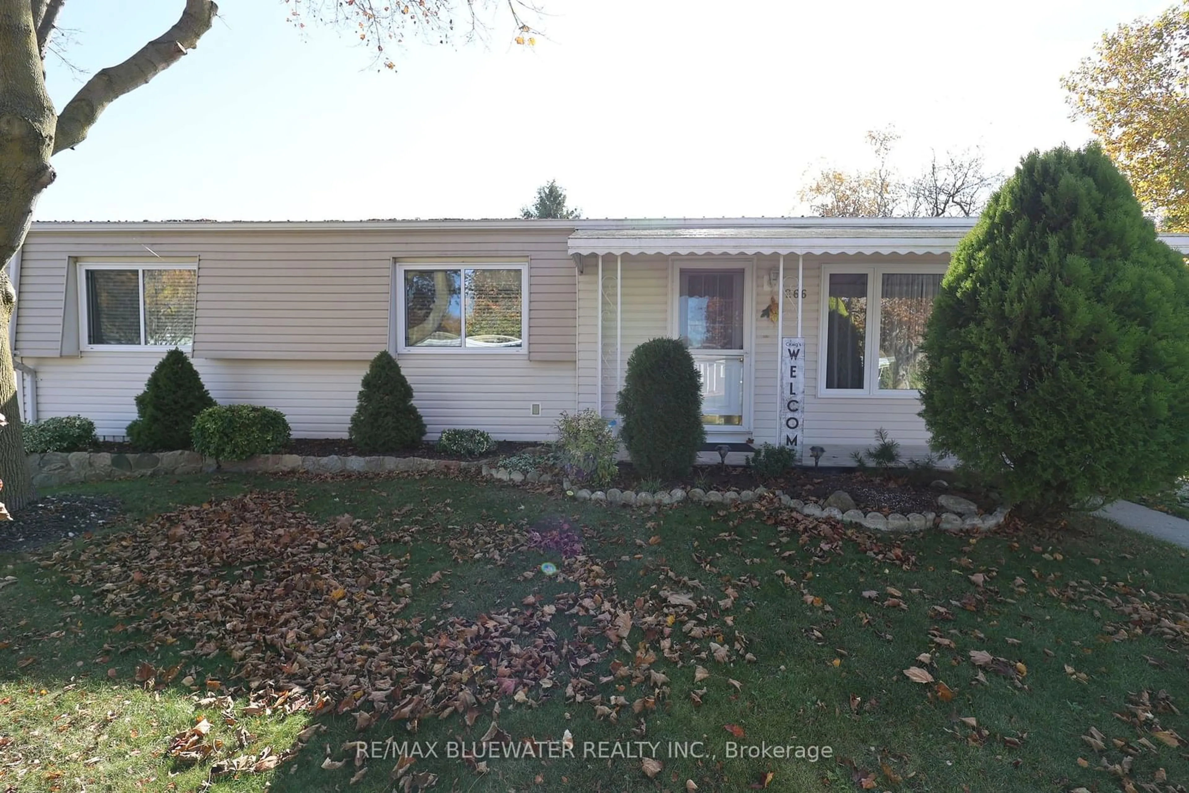 Frontside or backside of a home, the street view for 266 Pebble Beach Pkwy, South Huron Ontario N0M 1T0