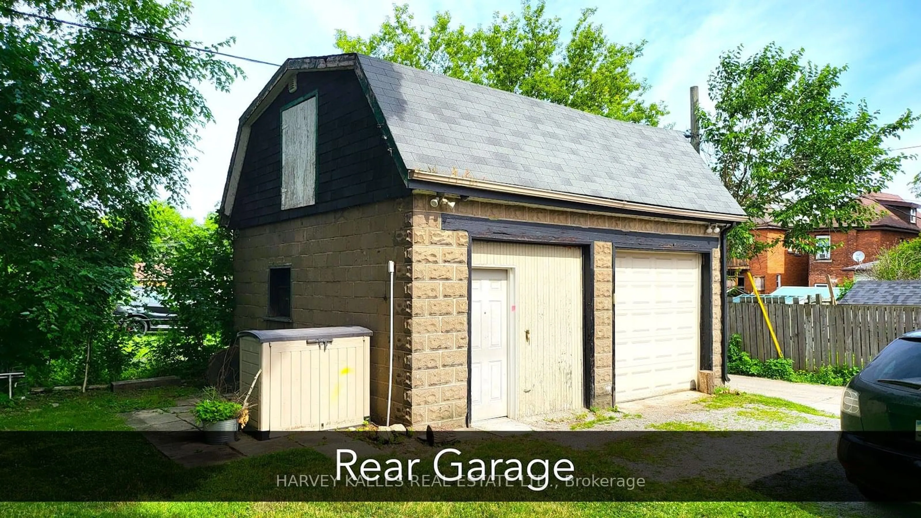 Indoor garage for 260 Prospect St, Hamilton Ontario L8M 2Z9