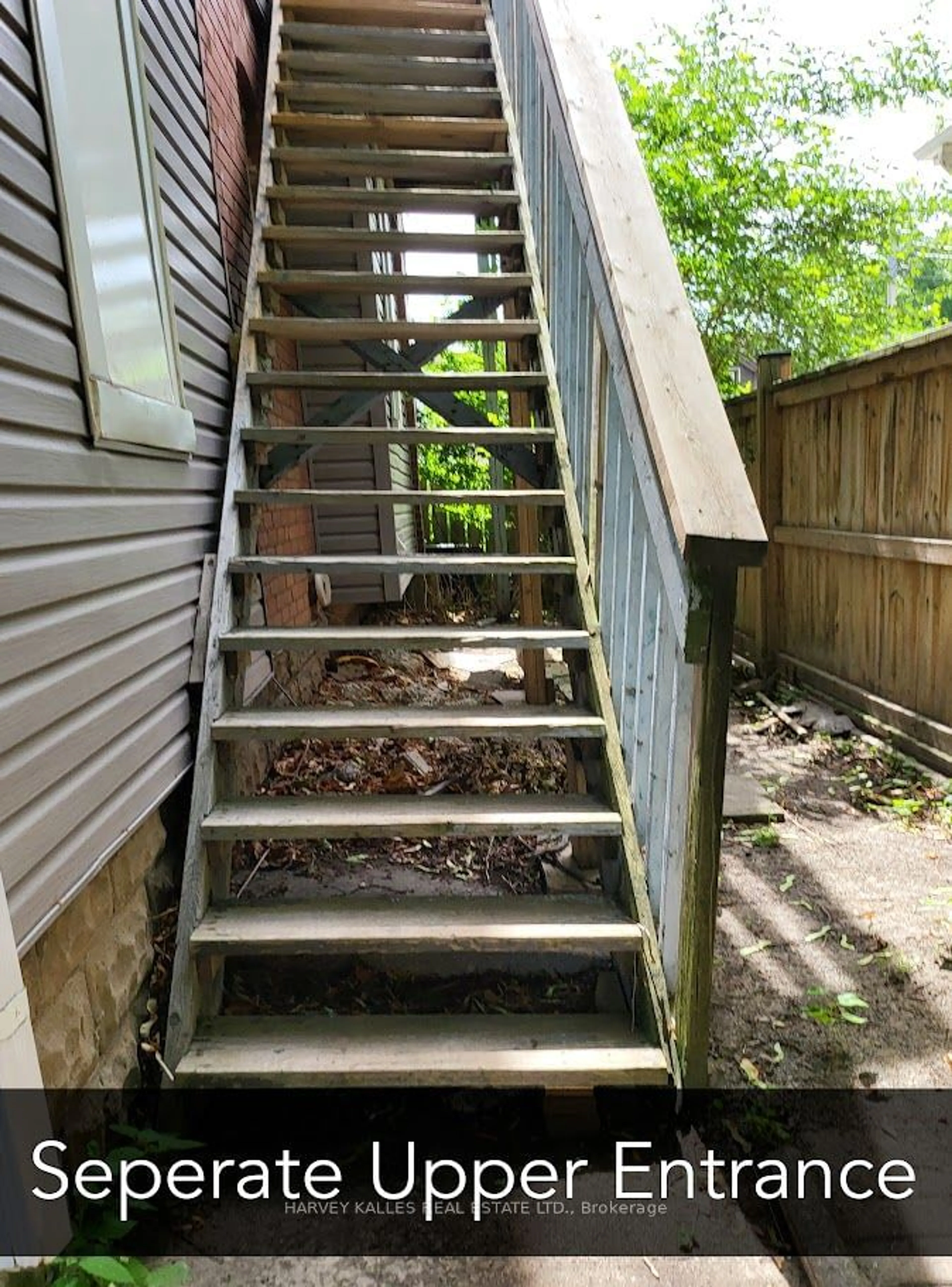 Stairs for 260 Prospect St, Hamilton Ontario L8M 2Z9