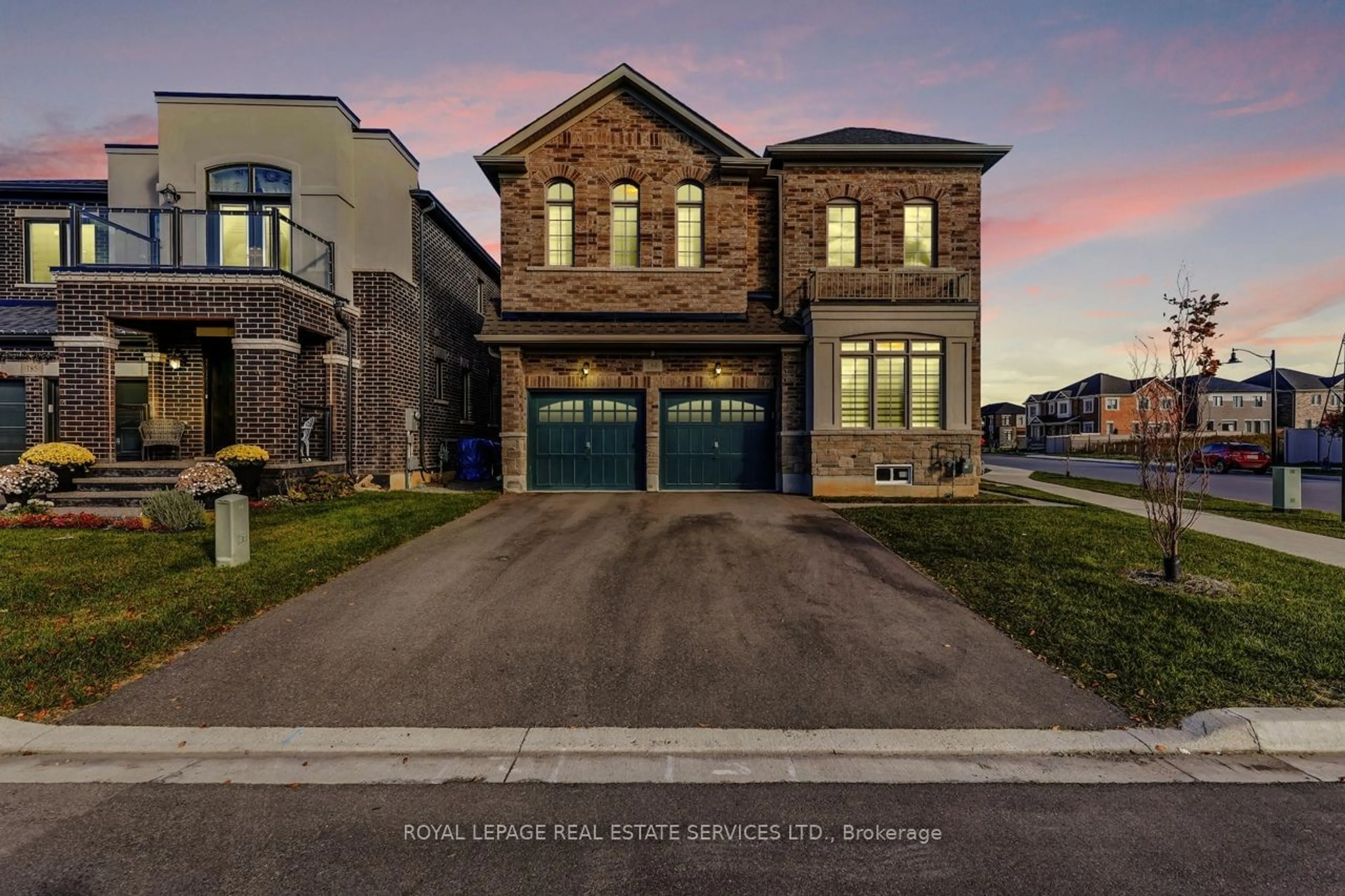 Frontside or backside of a home, the street view for 189 Granite Ridge Tr, Hamilton Ontario L8B 1Z1