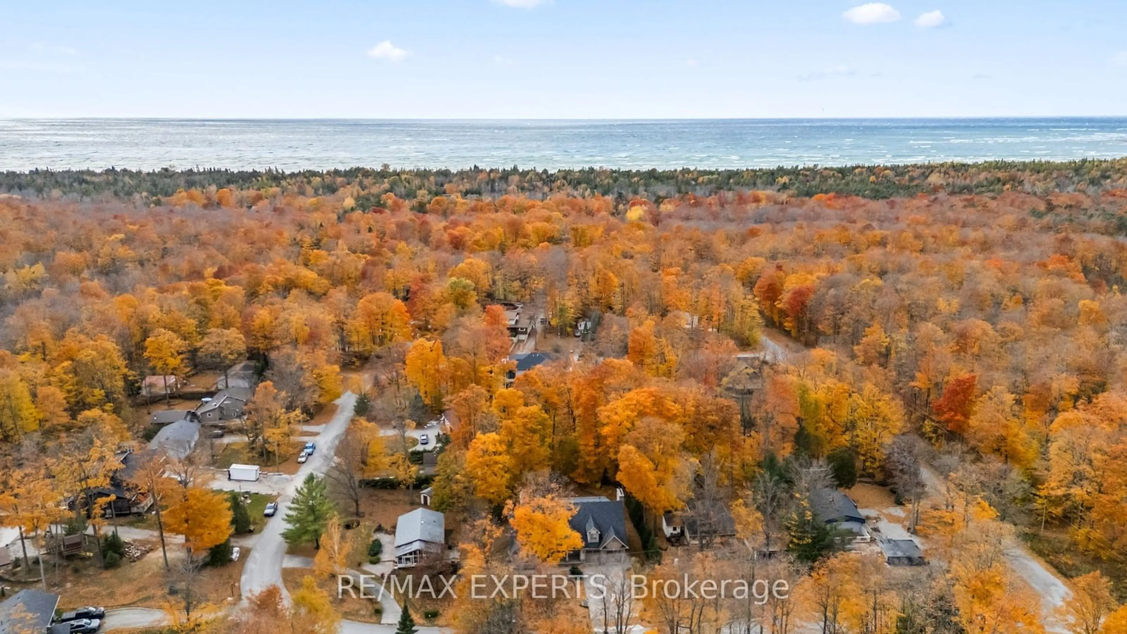 A pic from exterior of the house or condo, the street view for 431 Manley Cres, South Bruce Peninsula Ontario N0H 2G0