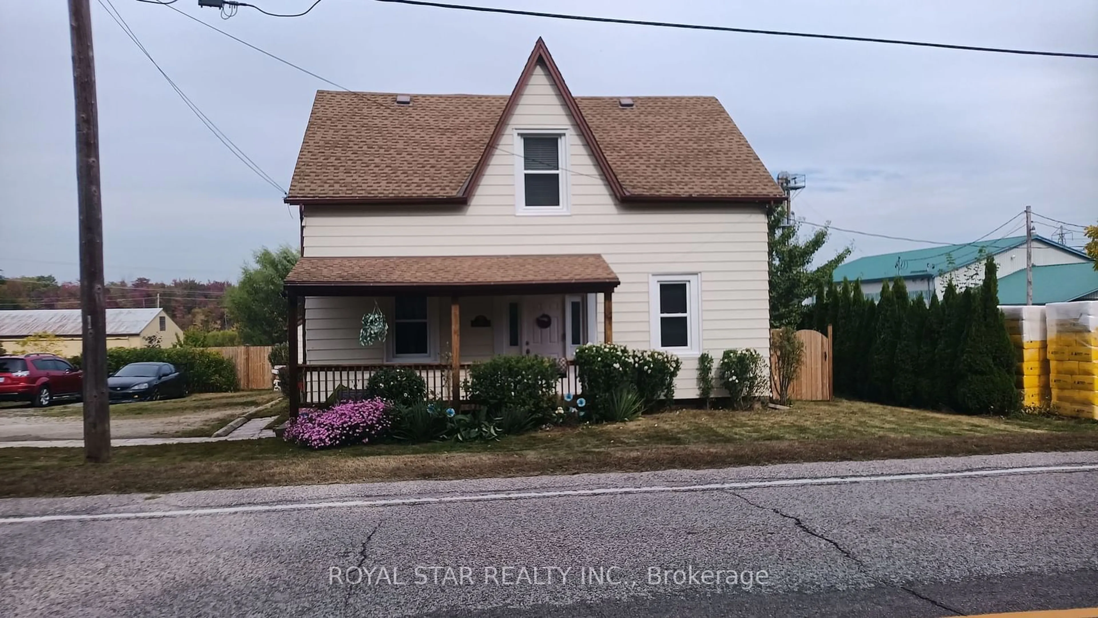 Frontside or backside of a home, cottage for 240 Freelton Rd, Hamilton Ontario L8B 0Z5