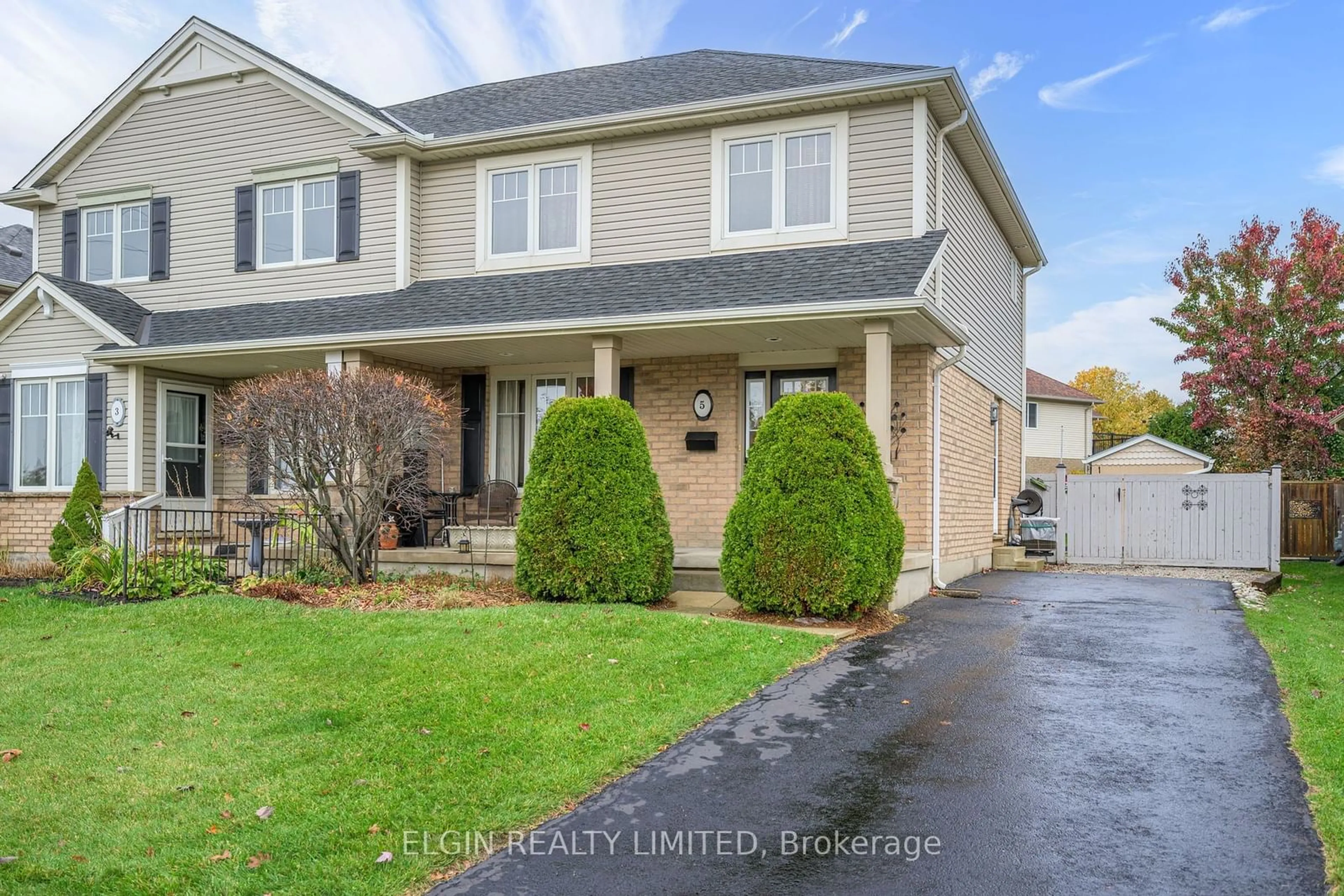 A pic from exterior of the house or condo, the street view for 5 Southgate Pkwy, St. Thomas Ontario N5R 6M1