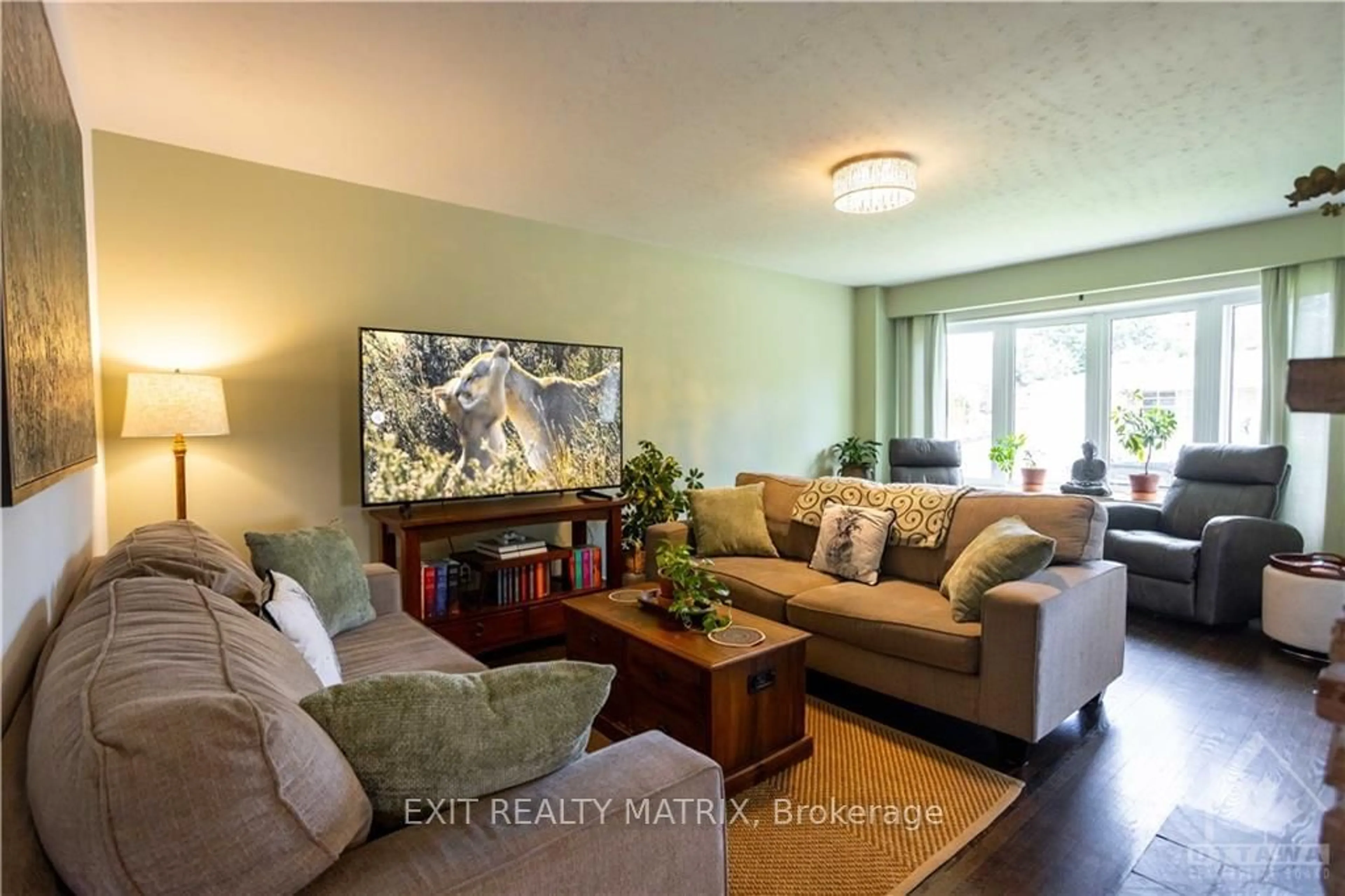 Living room for 1860 FEATHERSTON Dr, Alta Vista and Area Ontario K1H 6P5