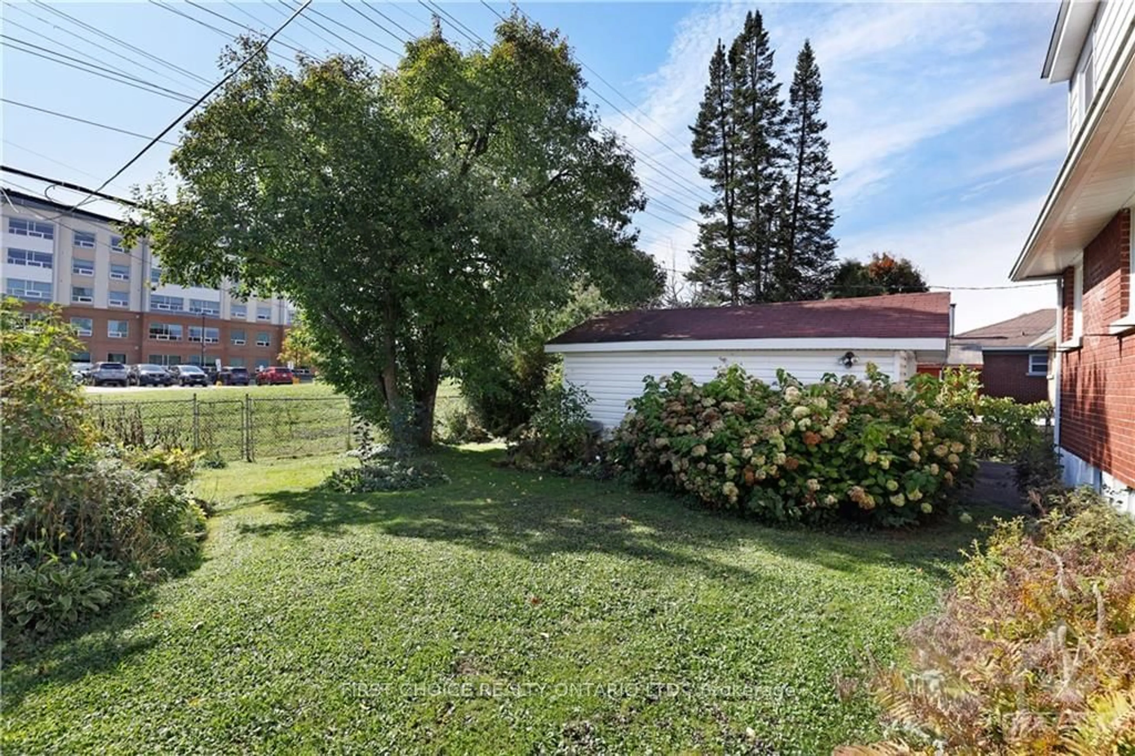 Patio, the fenced backyard for 640 BROWNING Ave, Alta Vista and Area Ontario K1G 0T9