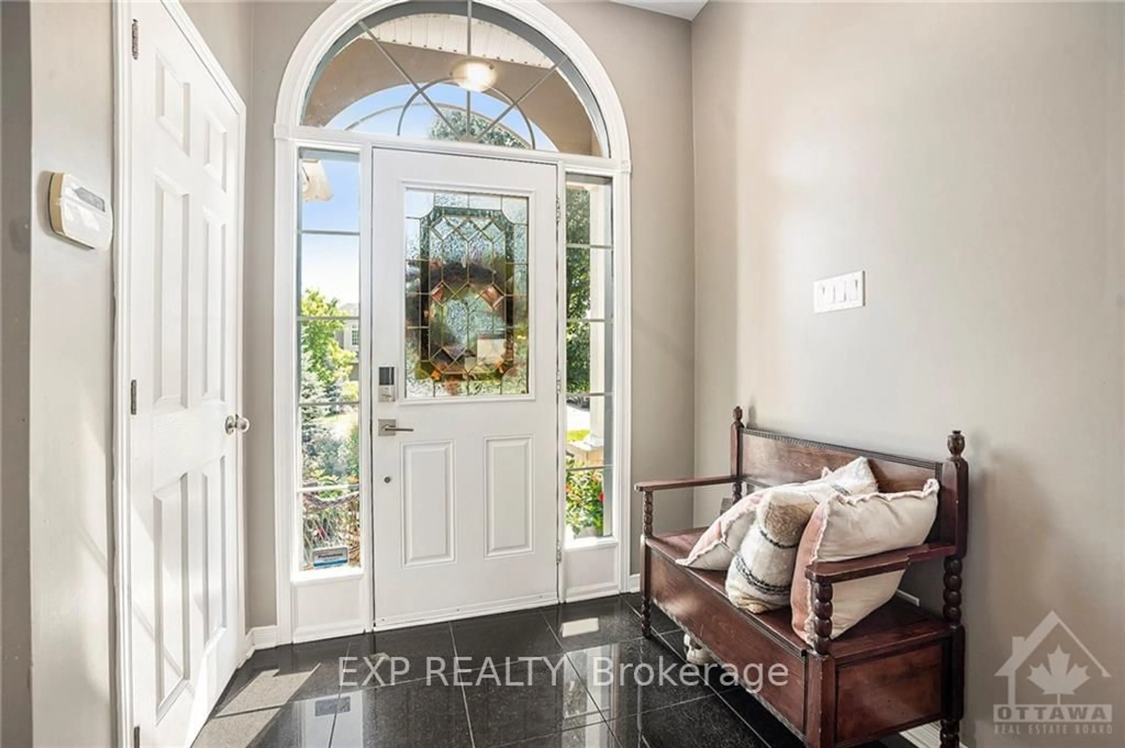 Indoor entryway, wood floors for 6912 MARY ANNE Dr, Greely - Metcalfe - Osgoode - Vernon and Area Ontario K4P 0C1