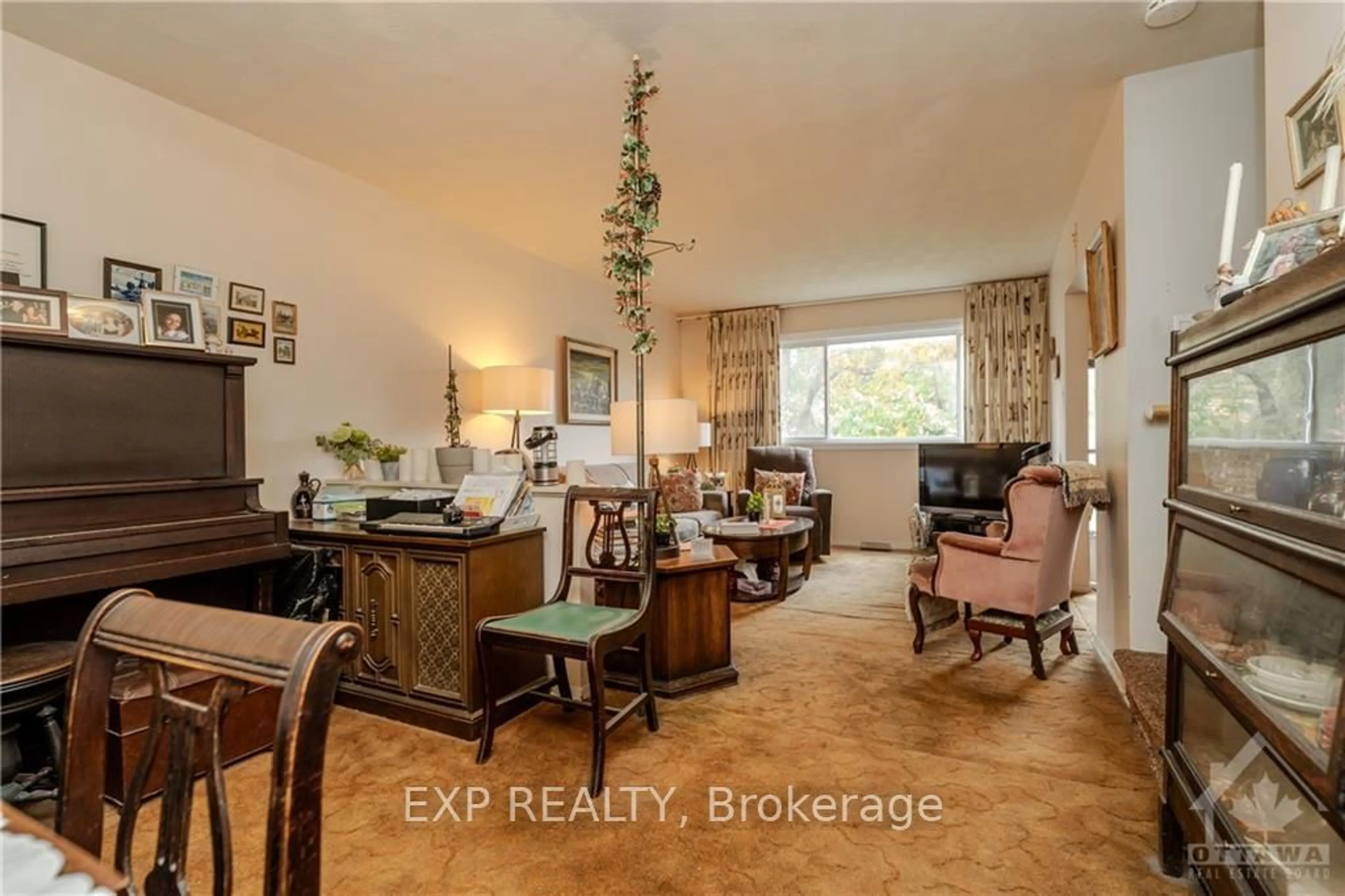 Dining room, wood floors, cottage for 1313 COLDREY Ave, Carlington - Central Park Ontario K1Z 7P6