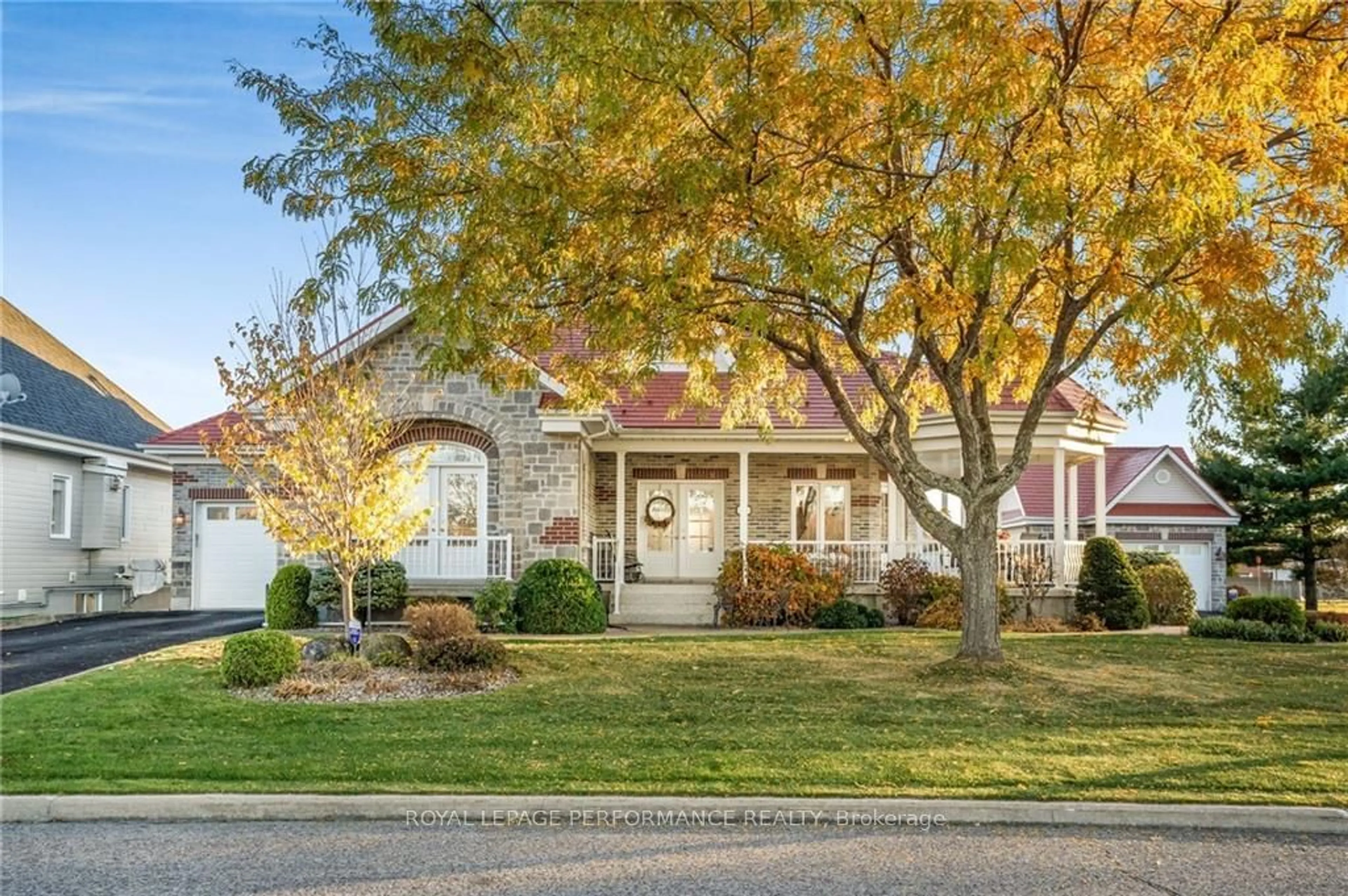 A pic from exterior of the house or condo, the street view for 338 BELLE-RIVE St, Hawkesbury Ontario K6A 3S1